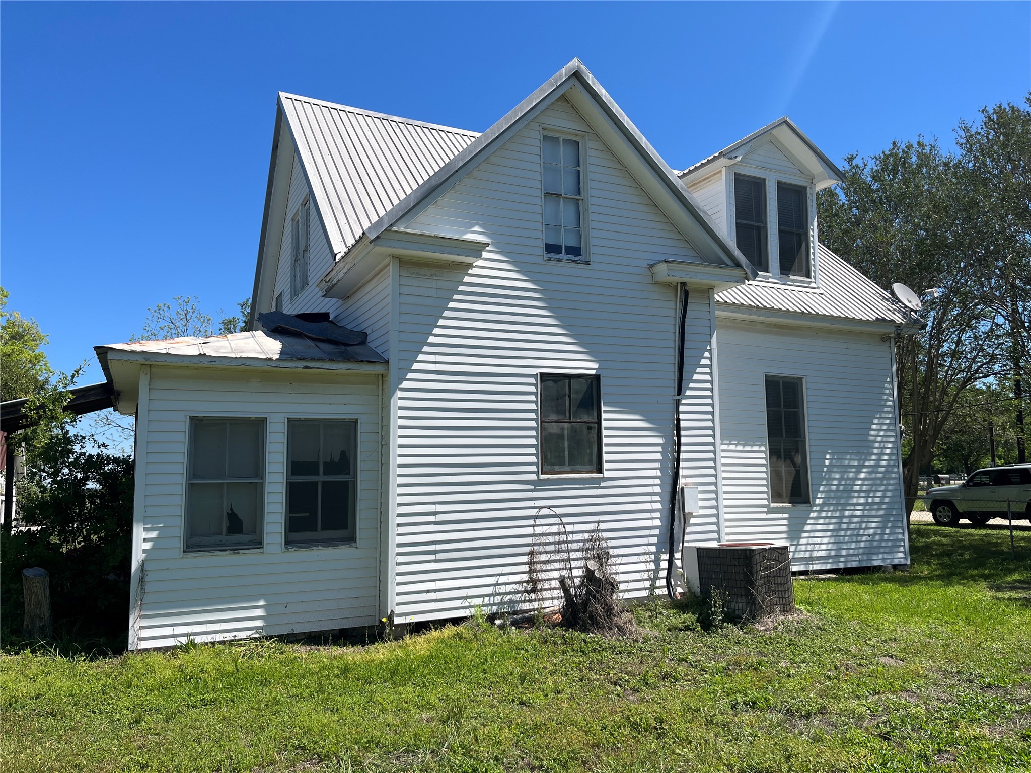 223 Walnut Street New Ulm, TX 78950 - Photo 3 of 19