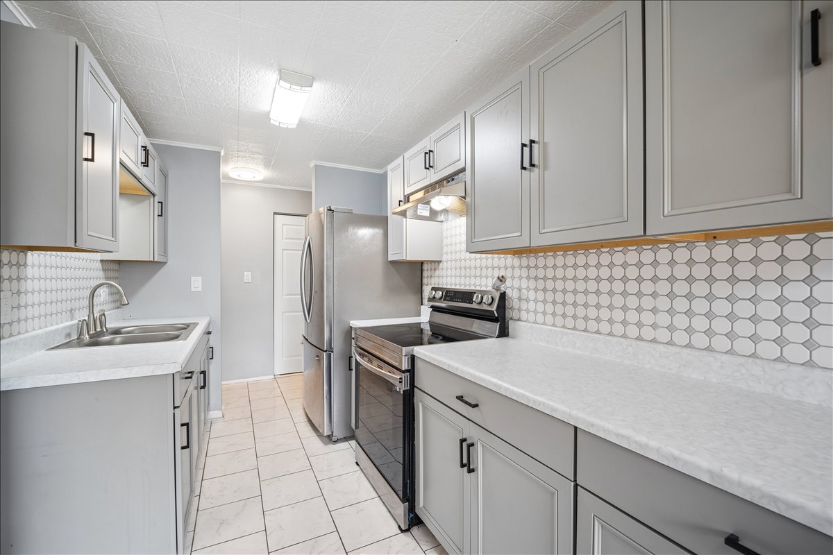 681 Elmhurst Road, Unit C Mount Prospect, IL 60056 - Photo 4 of 12 Gallery Image 4