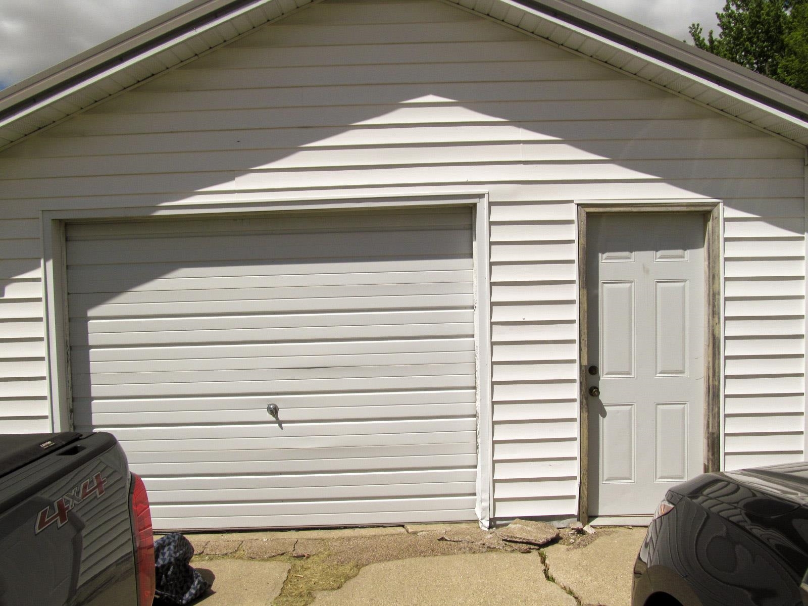 115 South Grand Street Livingston, WI 53554 - Photo 4 of 17