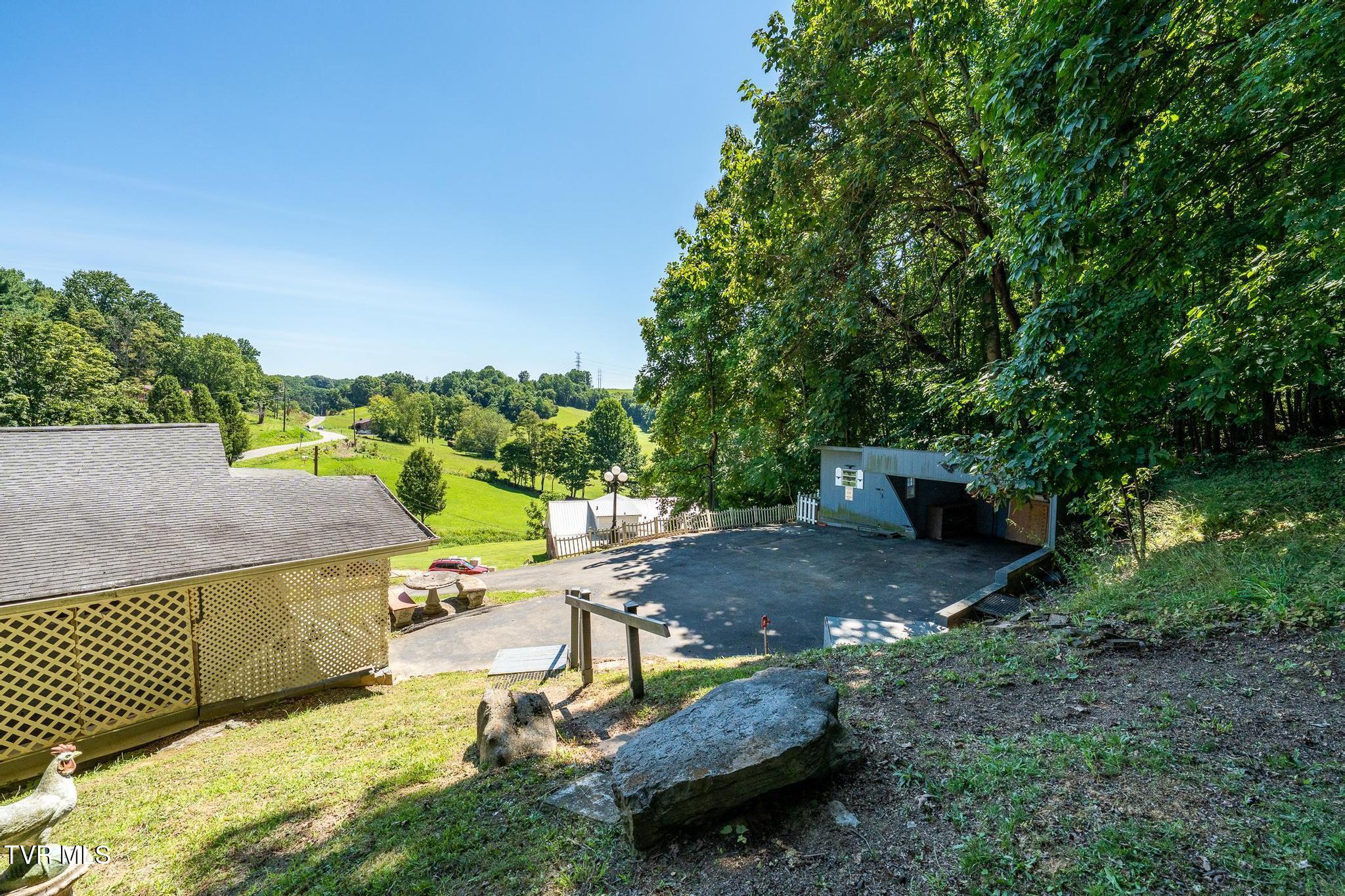 10590 Oak Grove Road Bristol, VA 24202 - Photo 35 of 42 10590 Oak Grove Rd (41 of 78)