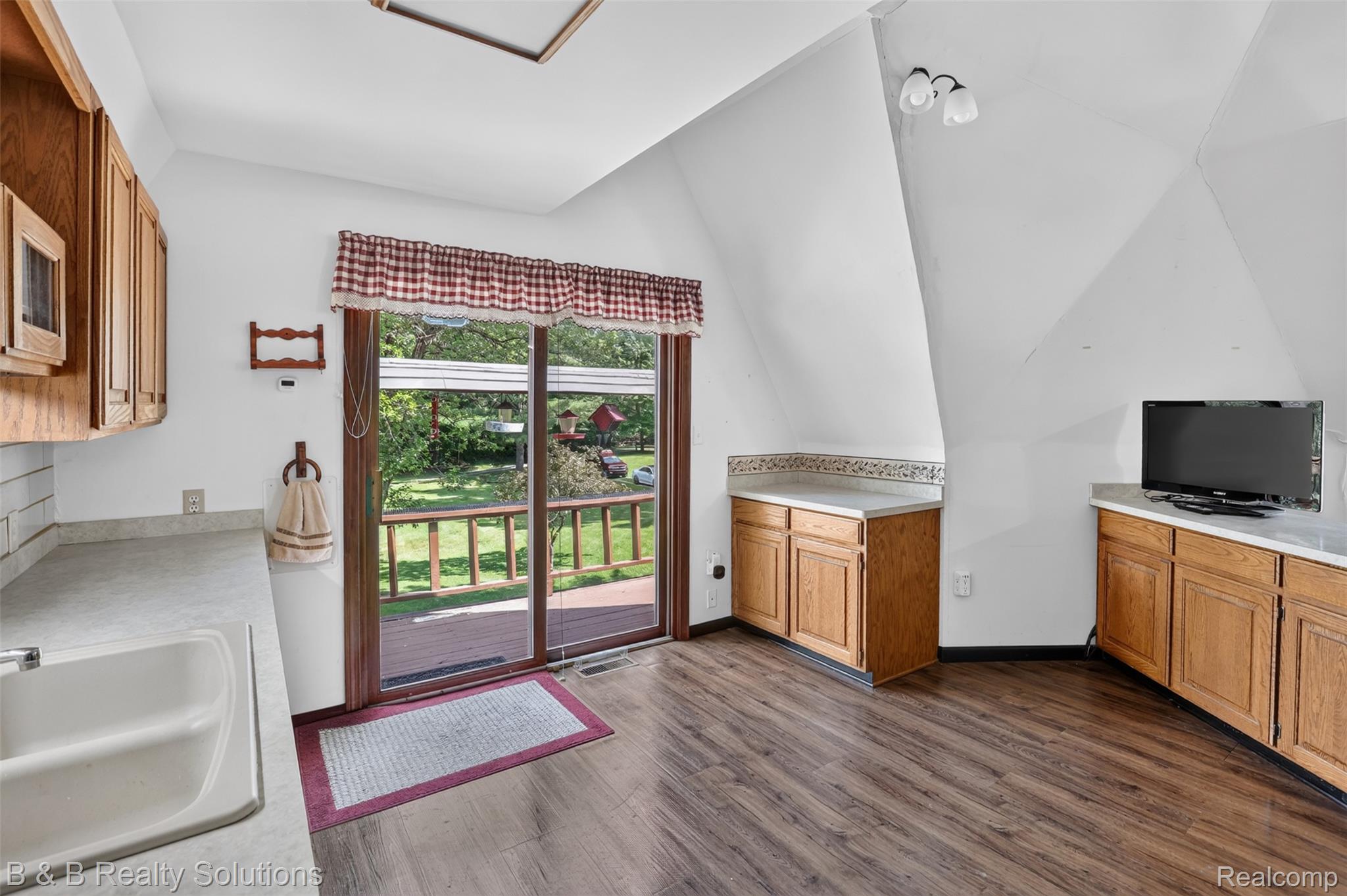 5544 Piersonville Road Columbiaville, MI 48421 - Photo 20 of 49 5544 Piersonville-Pro pic-Kitchen 2.jpg