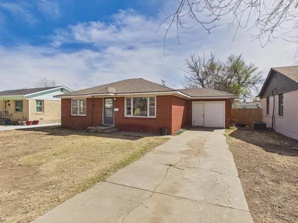 $169,000 | 813 Northeast 3rd Street, Dumas, TX 79029