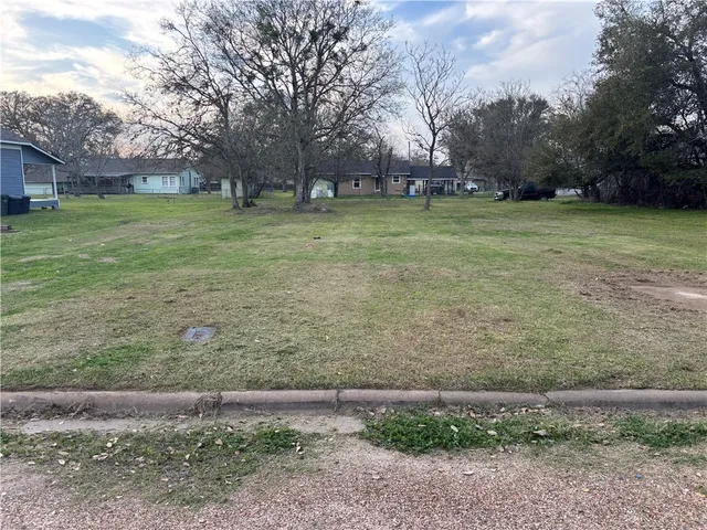 $225,000 | 338 6th Street, Somerville, TX 77879