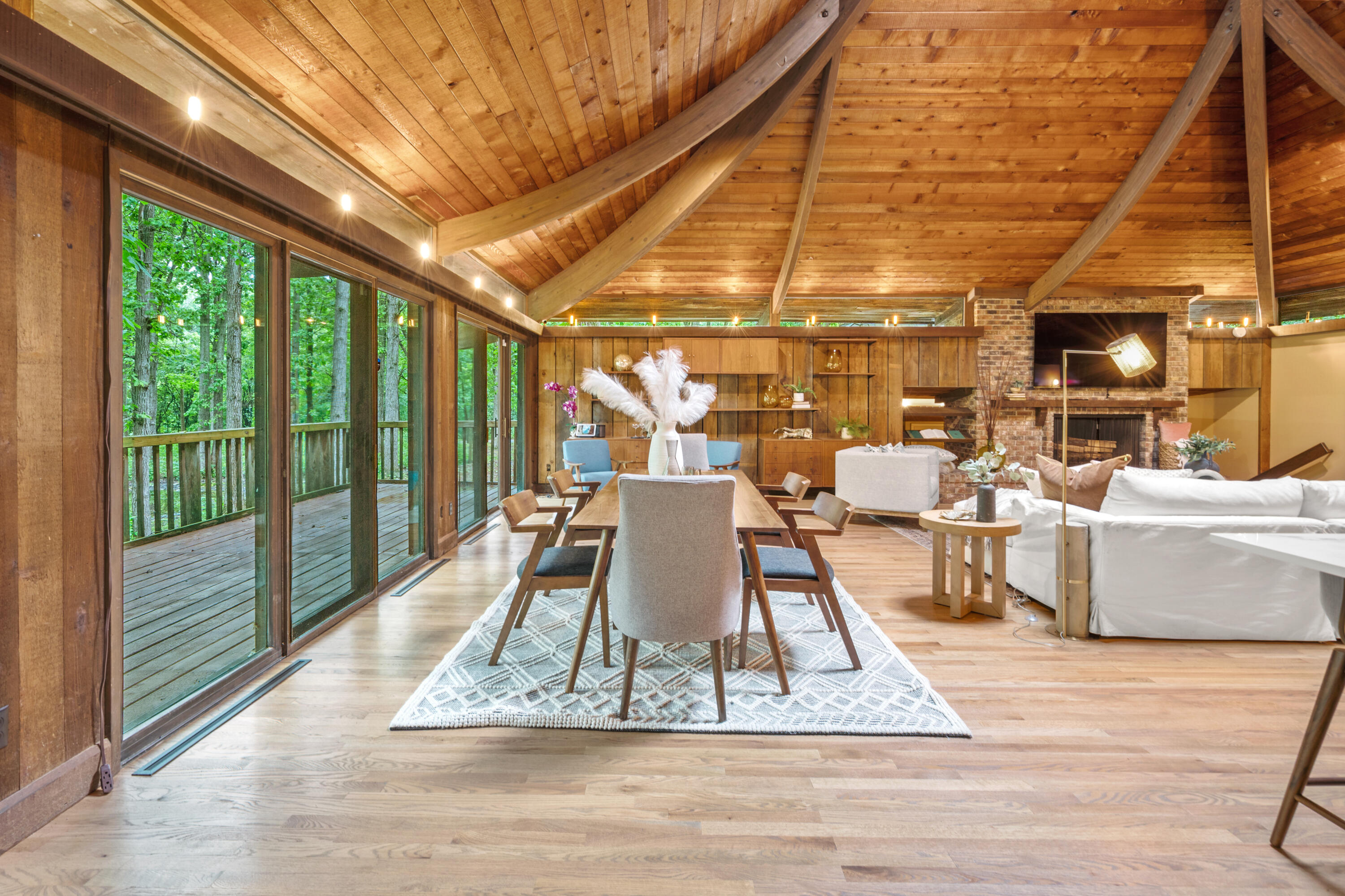8500 North River Road River Hills, WI 53217 - Photo 14 of 105 Dining Space