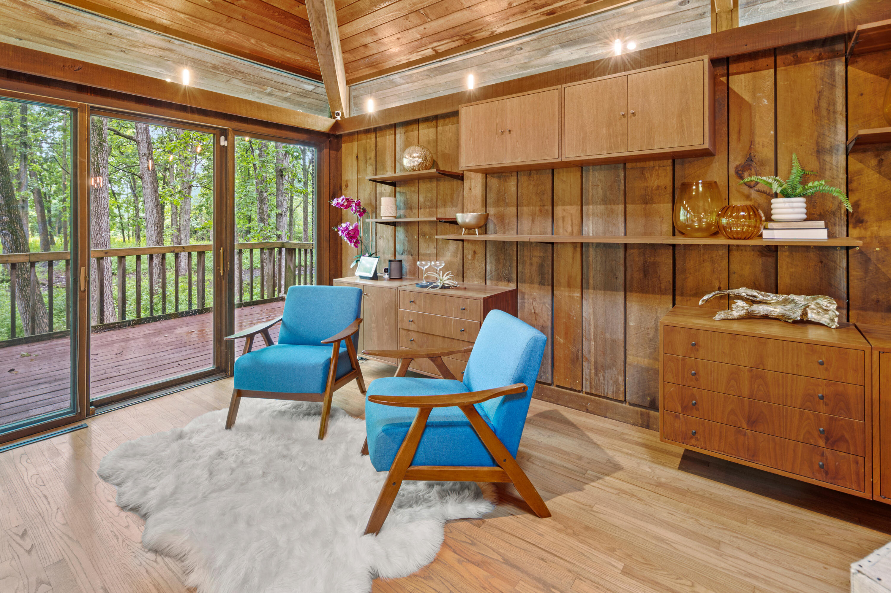 8500 North River Road River Hills, WI 53217 - Photo 17 of 105 Sitting area