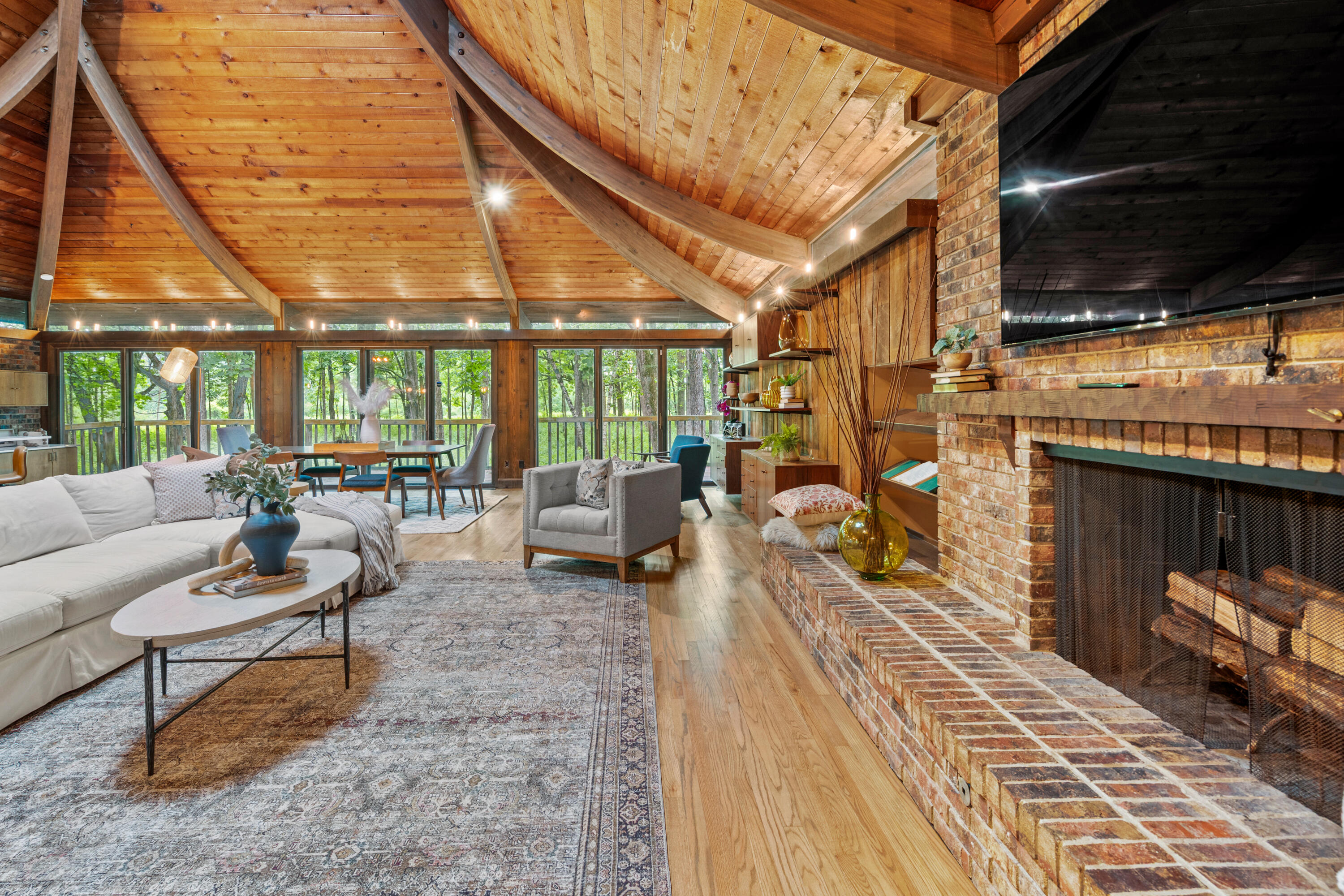 8500 North River Road River Hills, WI 53217 - Photo 23 of 105 Living Room