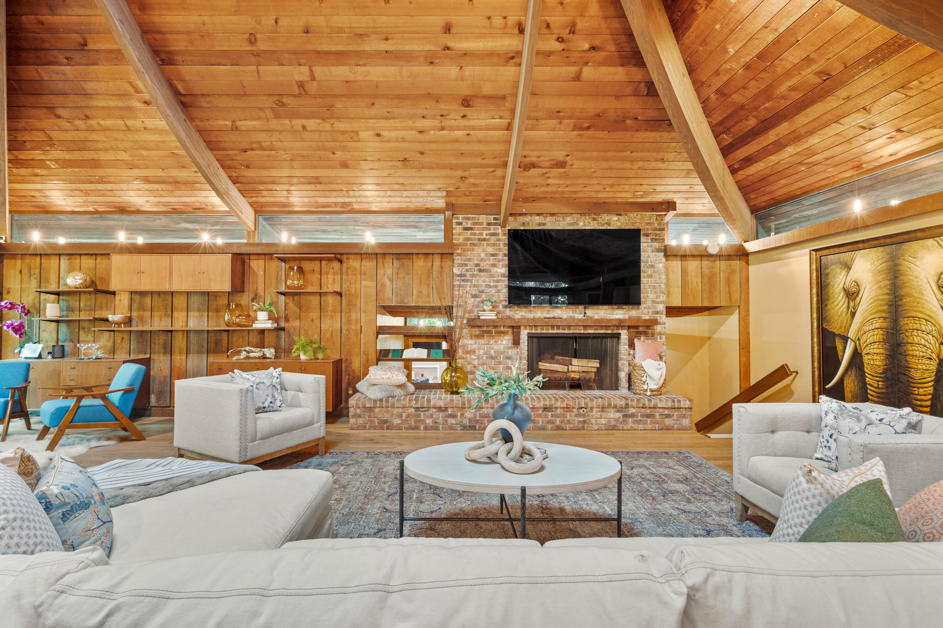 8500 North River Road River Hills, WI 53217 - Photo 24 of 105 Living Room