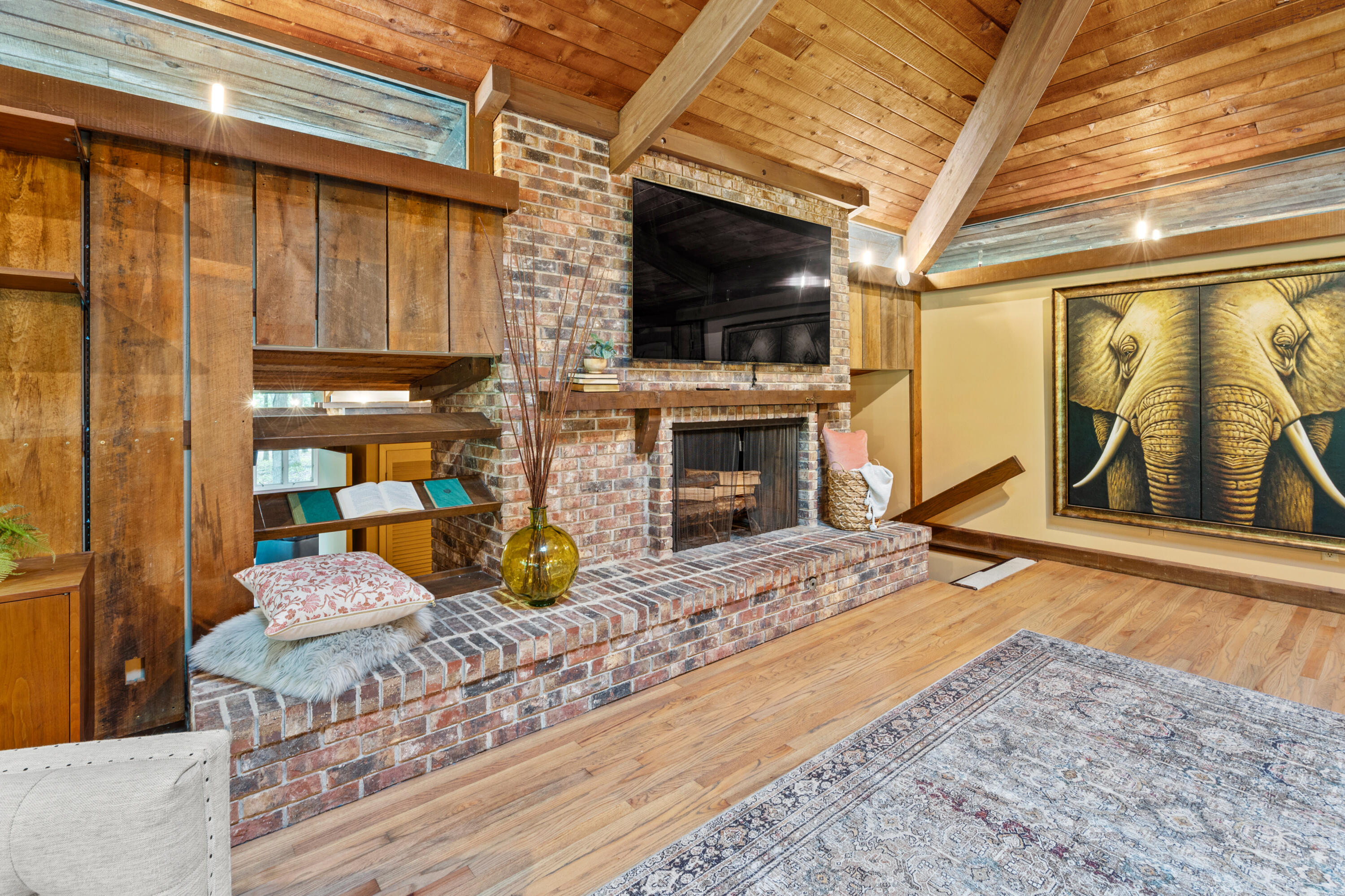 8500 North River Road River Hills, WI 53217 - Photo 26 of 105 Living Room