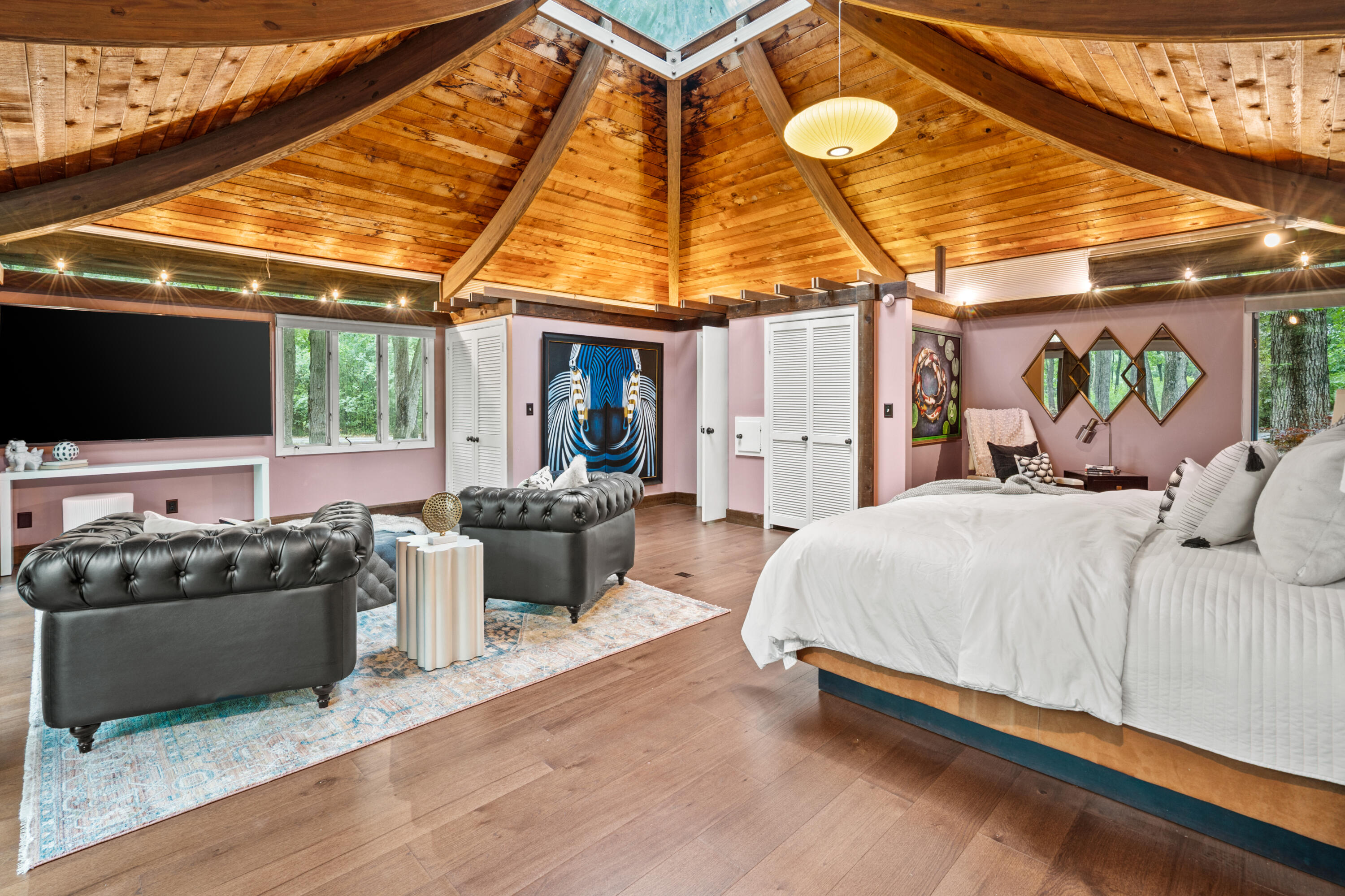 8500 North River Road River Hills, WI 53217 - Photo 29 of 105 Primary Bedroom