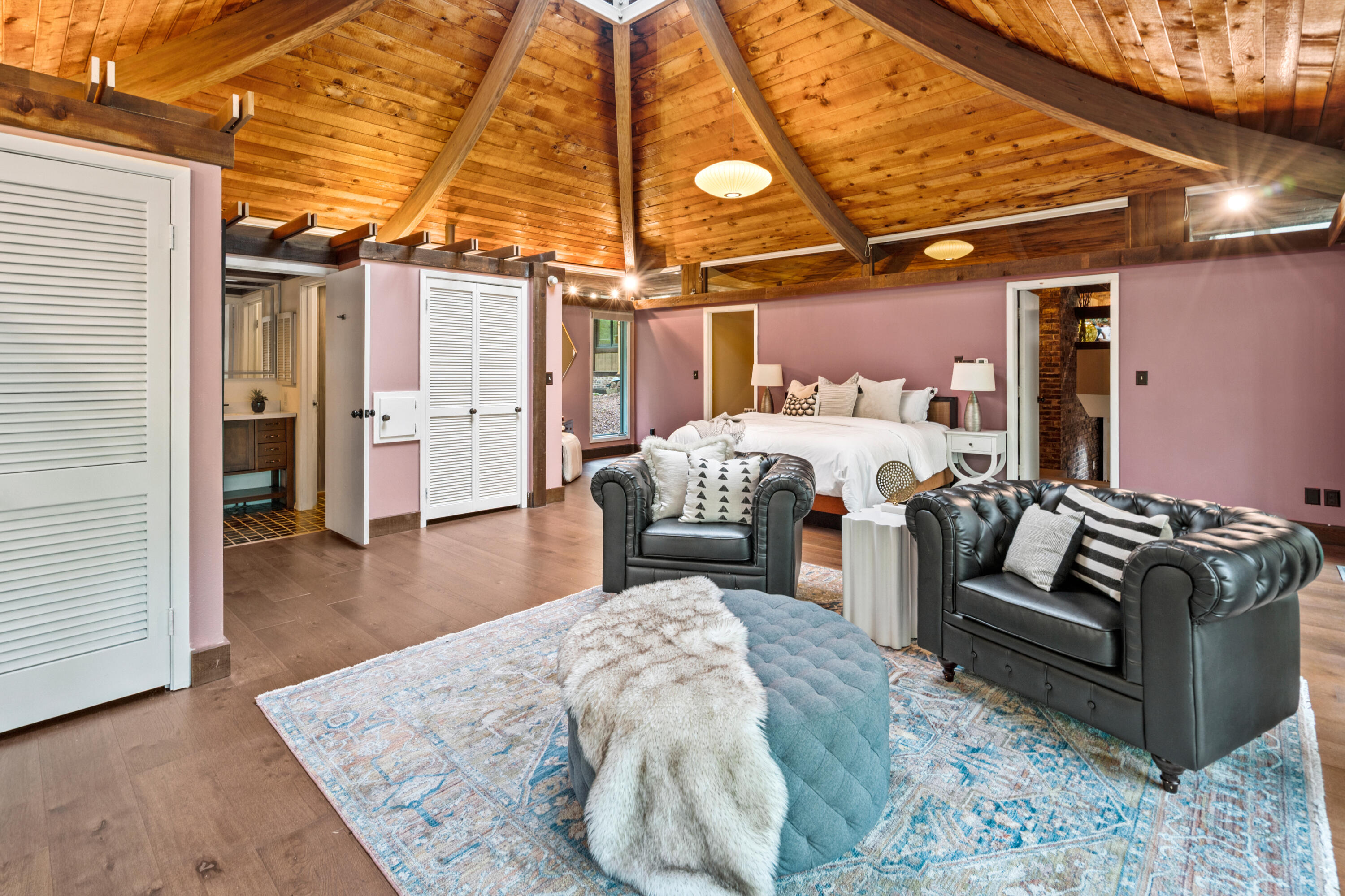 8500 North River Road River Hills, WI 53217 - Photo 37 of 105 Primary Bedroom