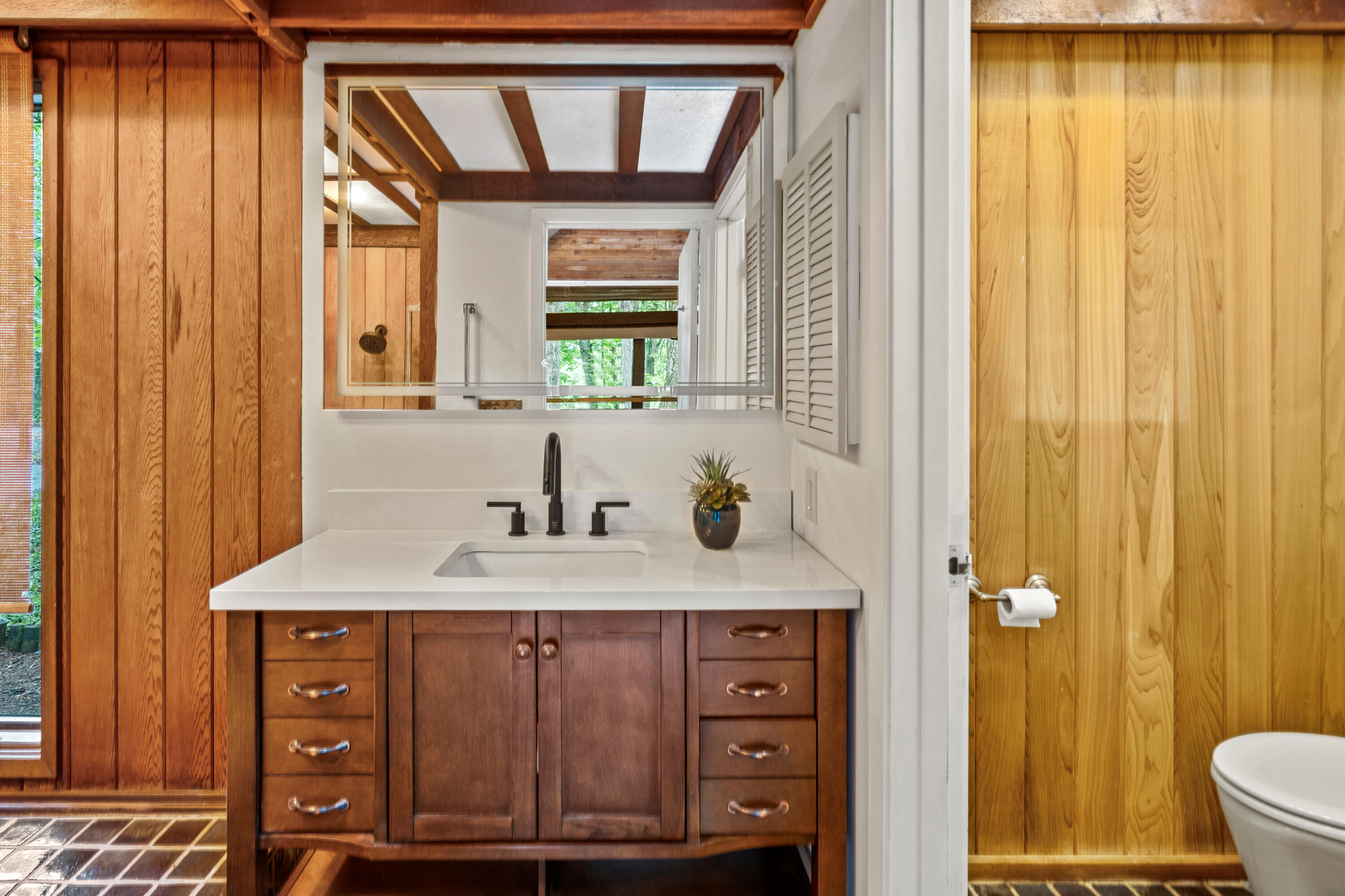 8500 North River Road River Hills, WI 53217 - Photo 40 of 105 Primary Bathroom