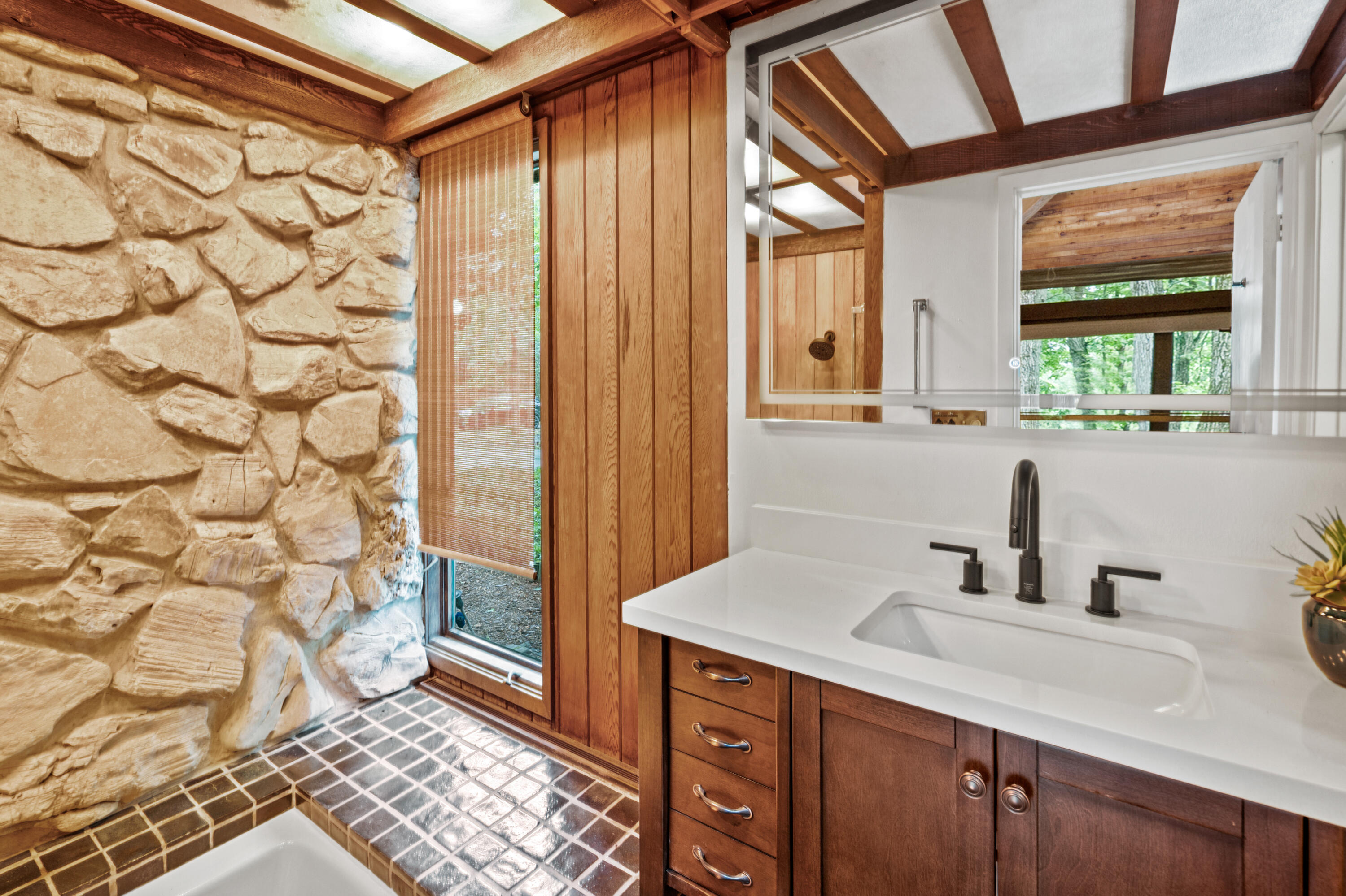 8500 North River Road River Hills, WI 53217 - Photo 41 of 105 Primary Bathroom