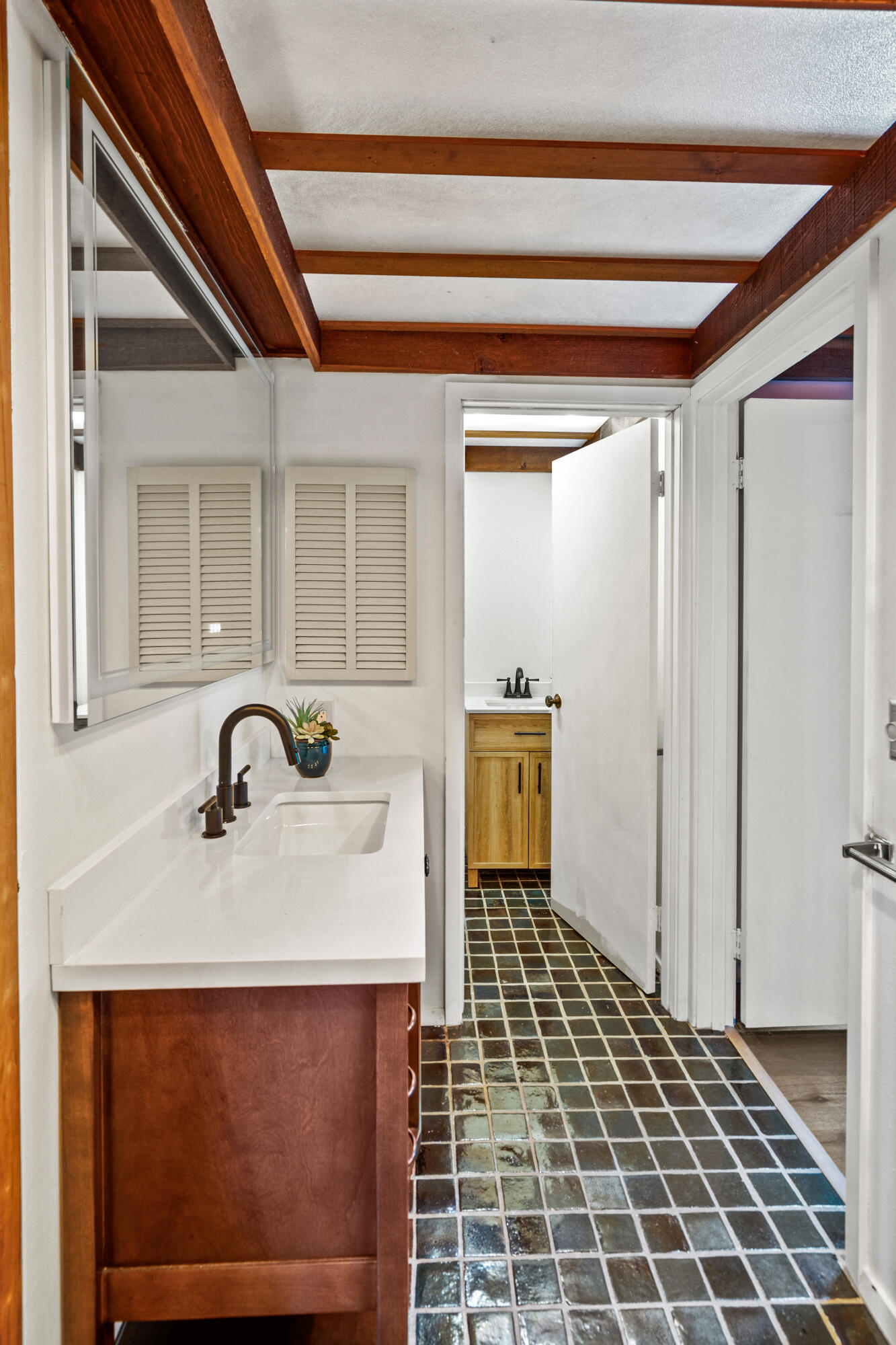 8500 North River Road River Hills, WI 53217 - Photo 42 of 105 Primary Bathroom