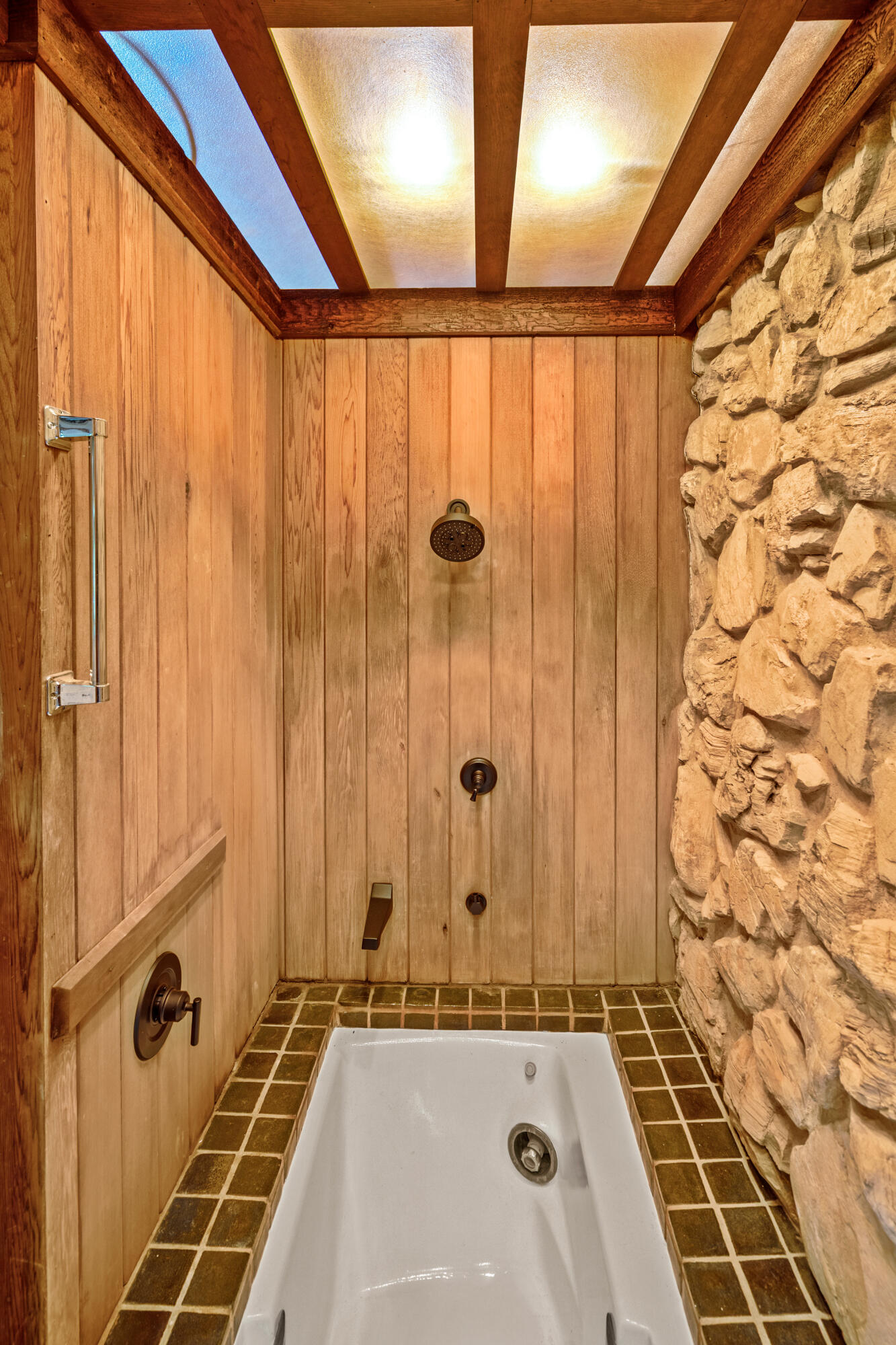 8500 North River Road River Hills, WI 53217 - Photo 43 of 105 Primary Bathroom