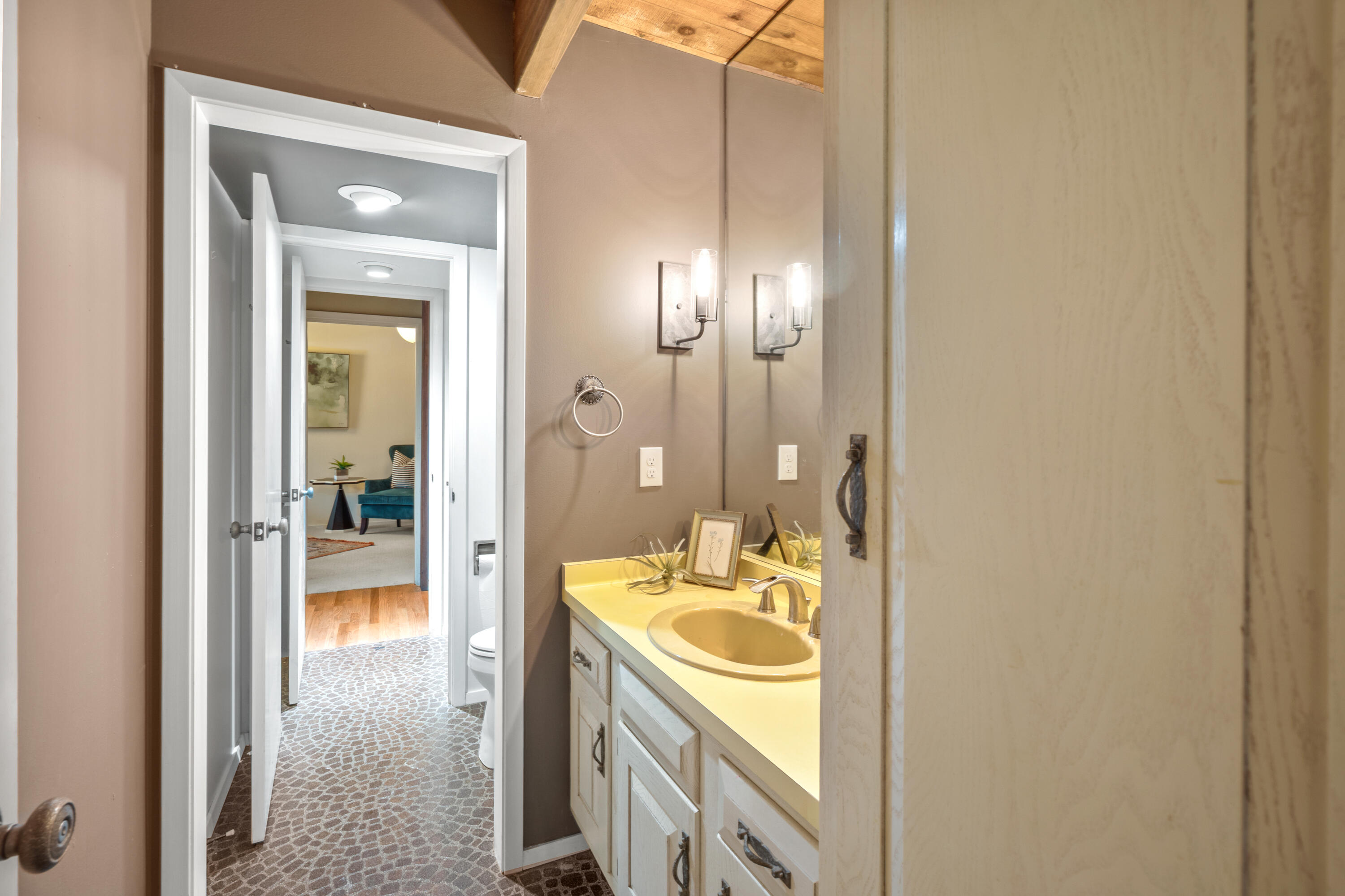 8500 North River Road River Hills, WI 53217 - Photo 70 of 105 First floor bathroom
