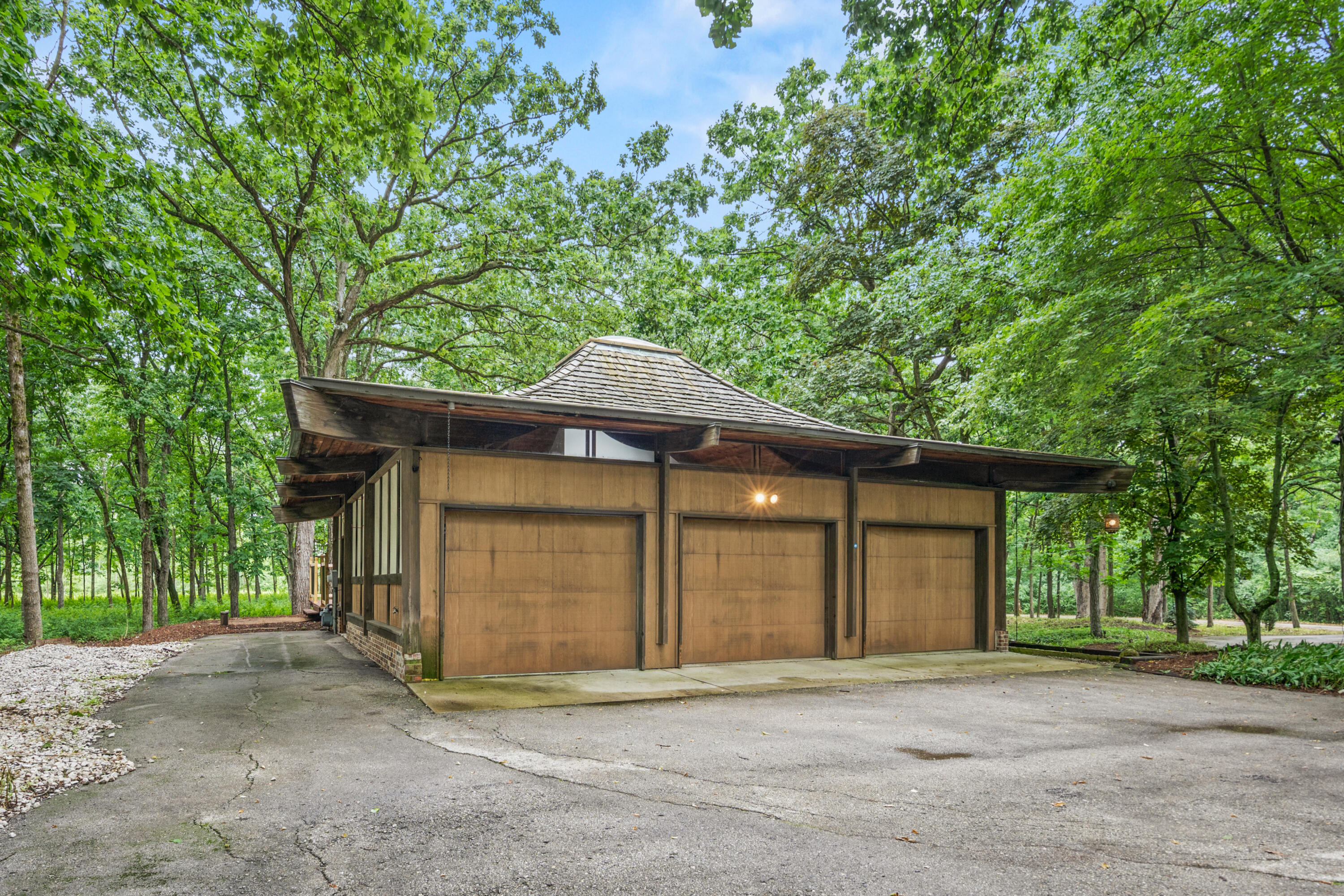 8500 North River Road River Hills, WI 53217 - Photo 77 of 105 3 Car Garage
