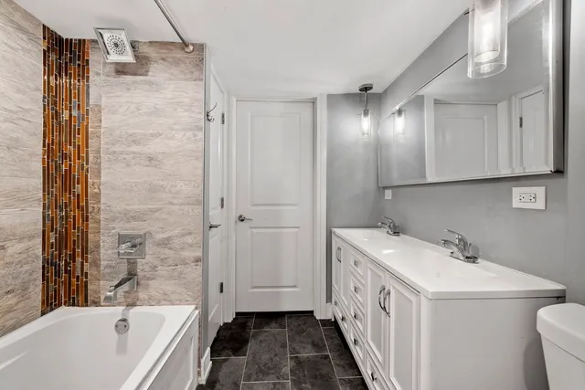 $285,000 | 7 Cour Versaille, Palos Hills, IL 60465