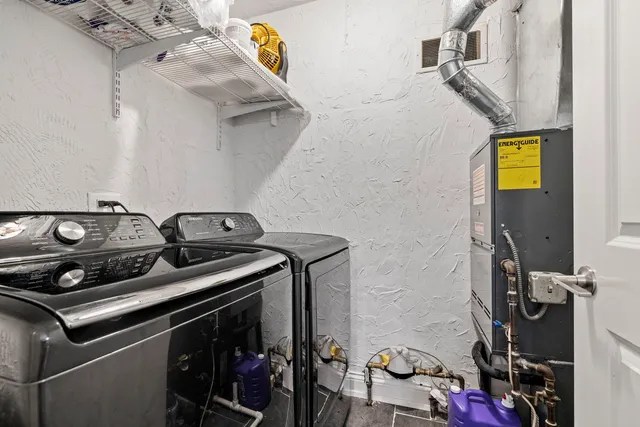 $285,000 | 7 Cour Versaille, Palos Hills, IL 60465