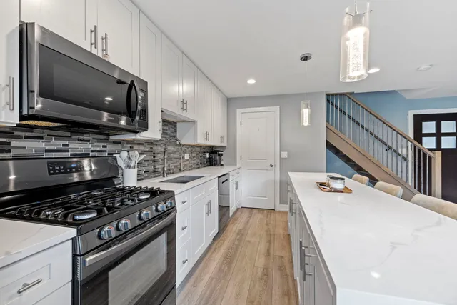 $285,000 | 7 Cour Versaille, Palos Hills, IL 60465