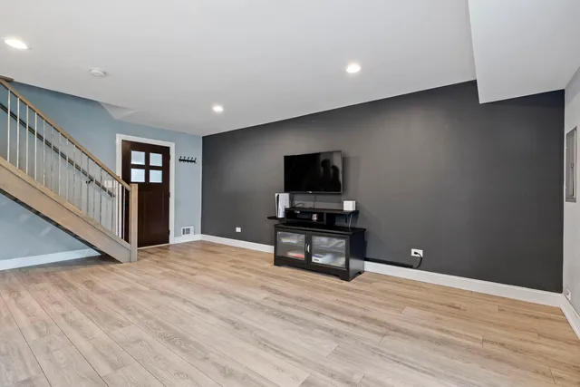 $285,000 | 7 Cour Versaille, Palos Hills, IL 60465