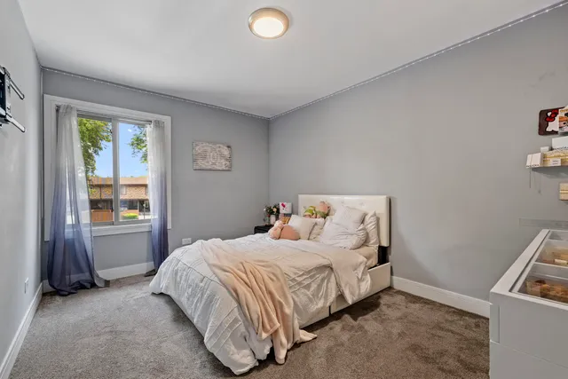 $285,000 | 7 Cour Versaille, Palos Hills, IL 60465