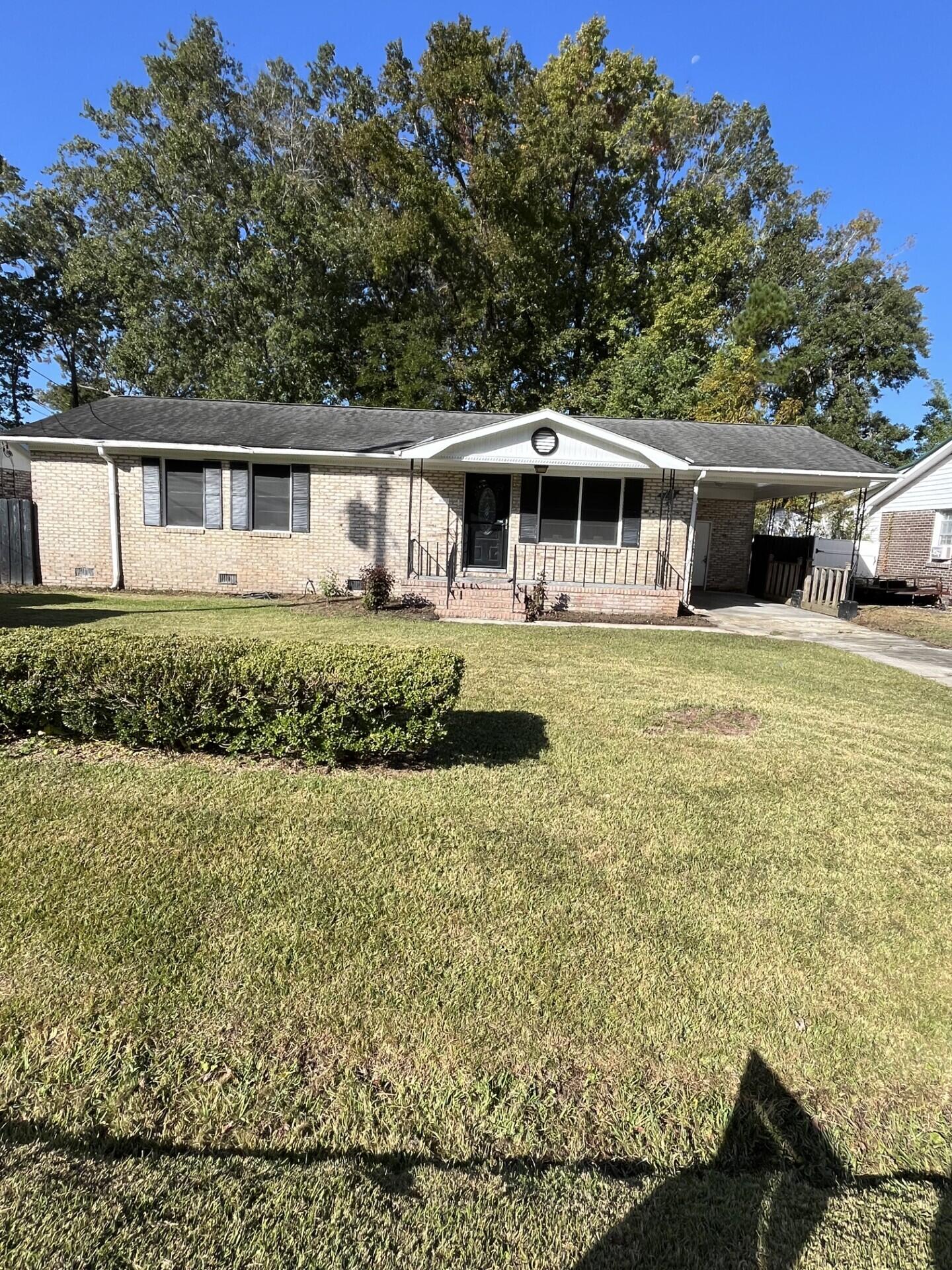 721 Hoss Road Charleston, SC 29414 - Photo 1 of 11 721 Hoss Rd Front