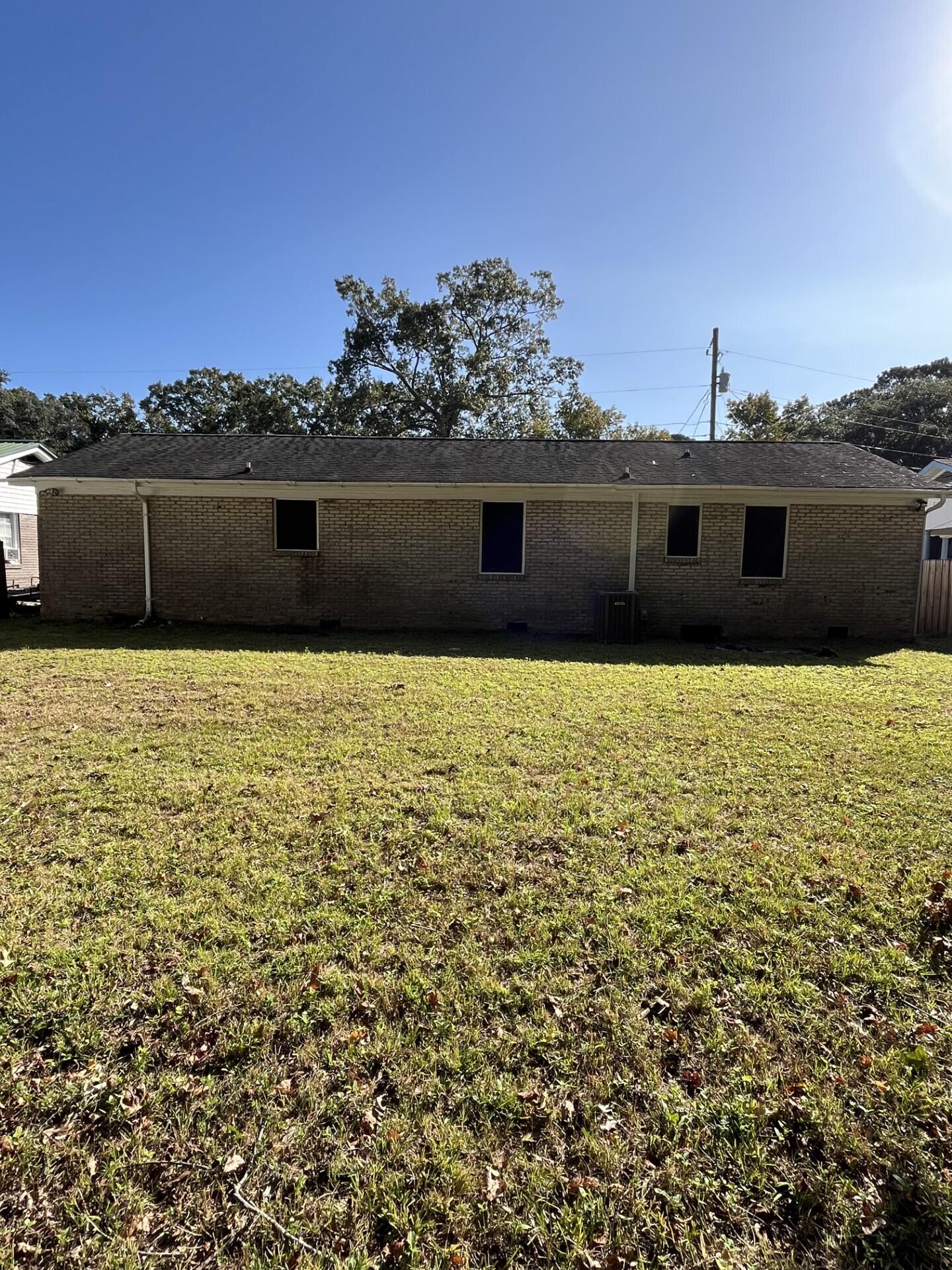 721 Hoss Road Charleston, SC 29414 - Photo 4 of 11 721 Hoss Rd Back of House