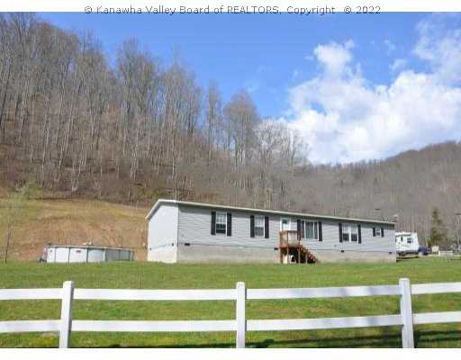 587 Stringer Branch Road Peytona, WV 25154 - Photo 1 of 16 Exterior Front.