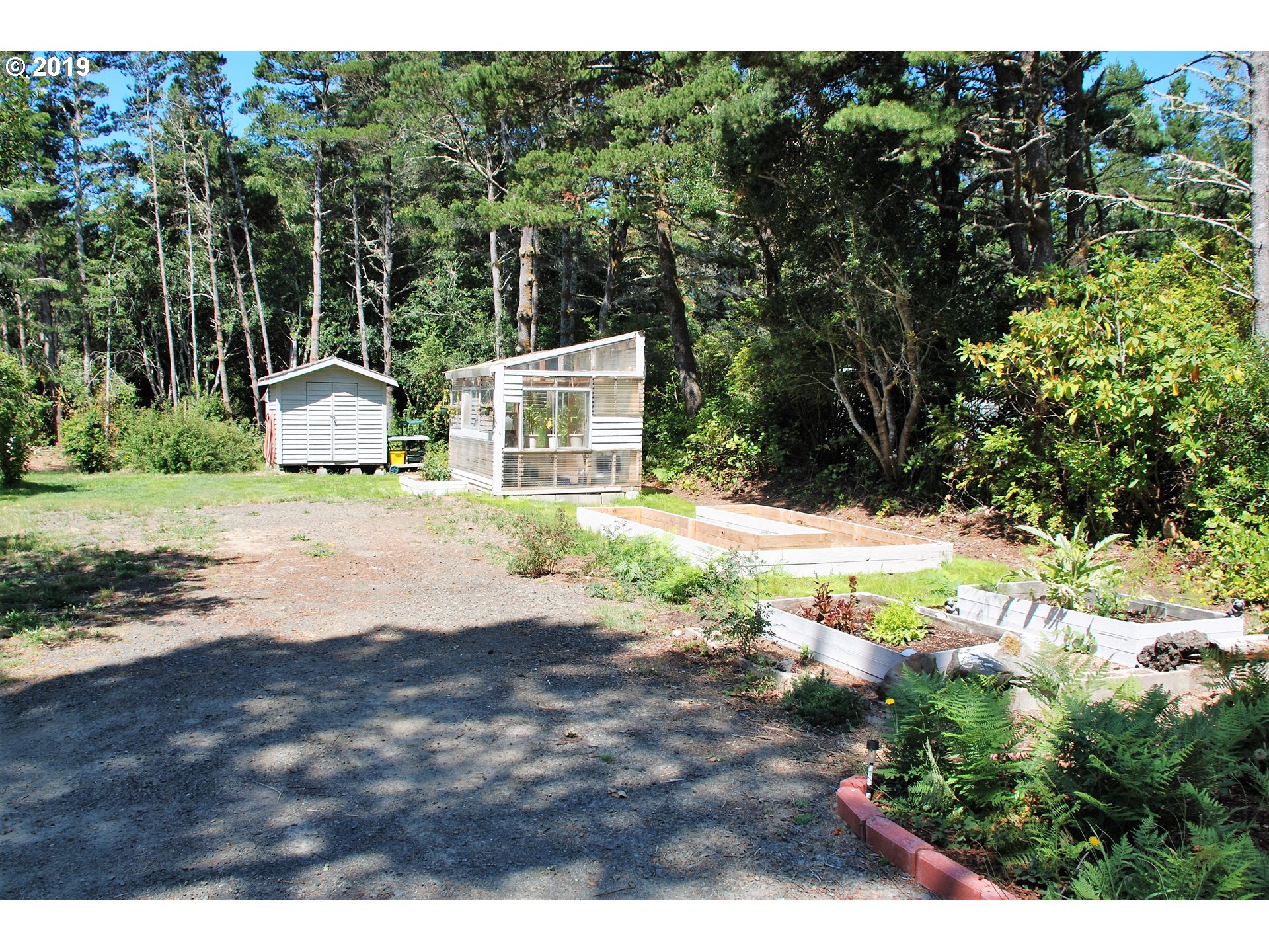 4834 Rhododendron Loop Florence, OR 97439 - Photo 4 of 31 Gallery Image 4