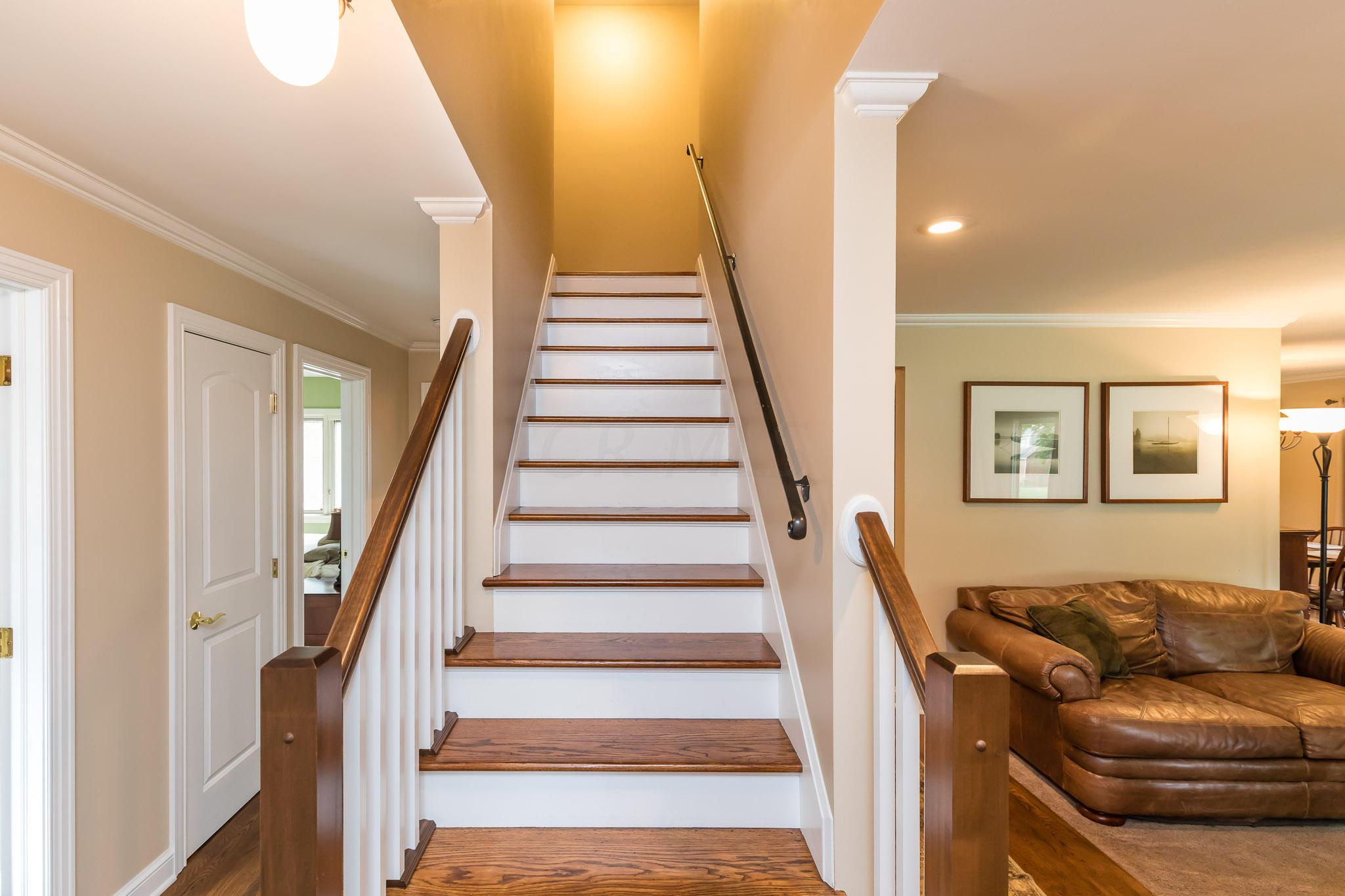 2434 Dorset Road Columbus, OH 43221 - Photo 3 of 40