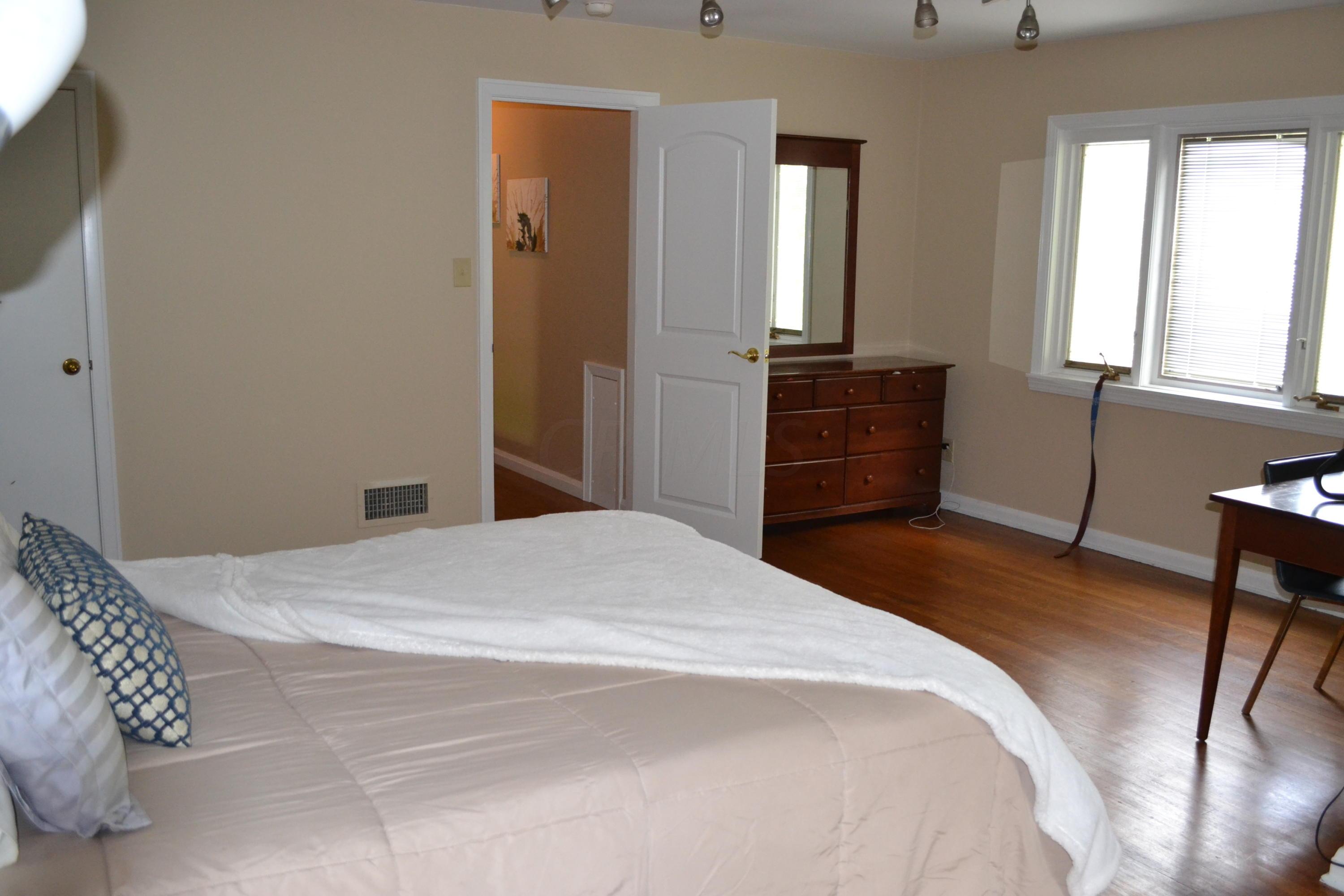2434 Dorset Road Columbus, OH 43221 - Photo 31 of 40