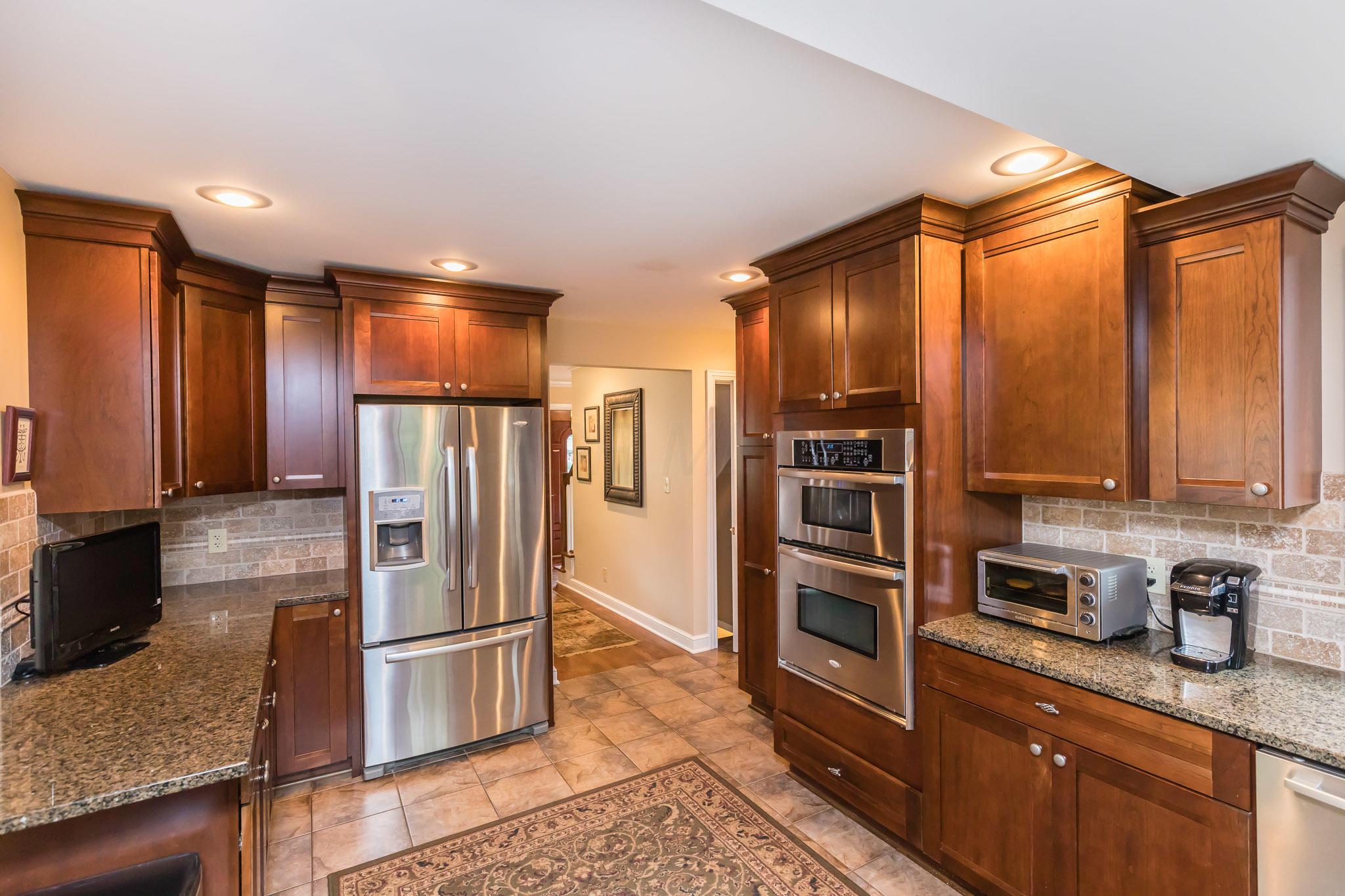 2434 Dorset Road Columbus, OH 43221 - Photo 7 of 40