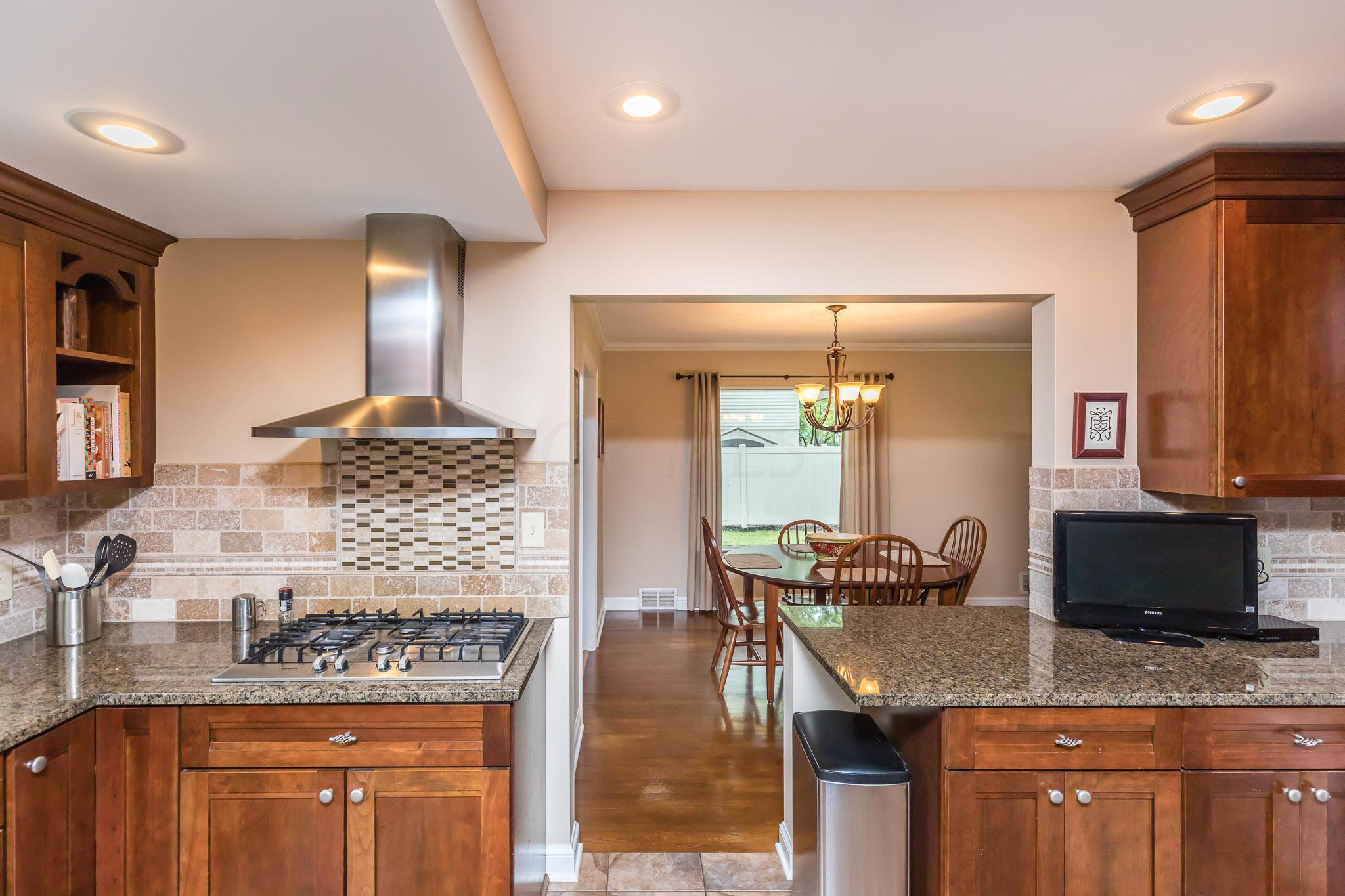 2434 Dorset Road Columbus, OH 43221 - Photo 8 of 40