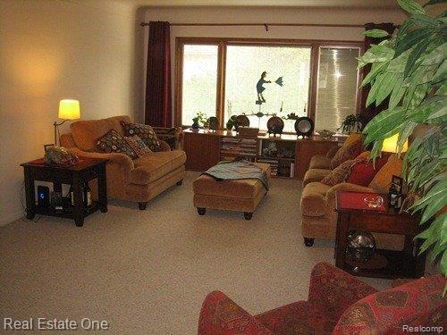 3870 Beach Road Troy, MI 48084 - Photo 4 of 8 liv rm.JPG