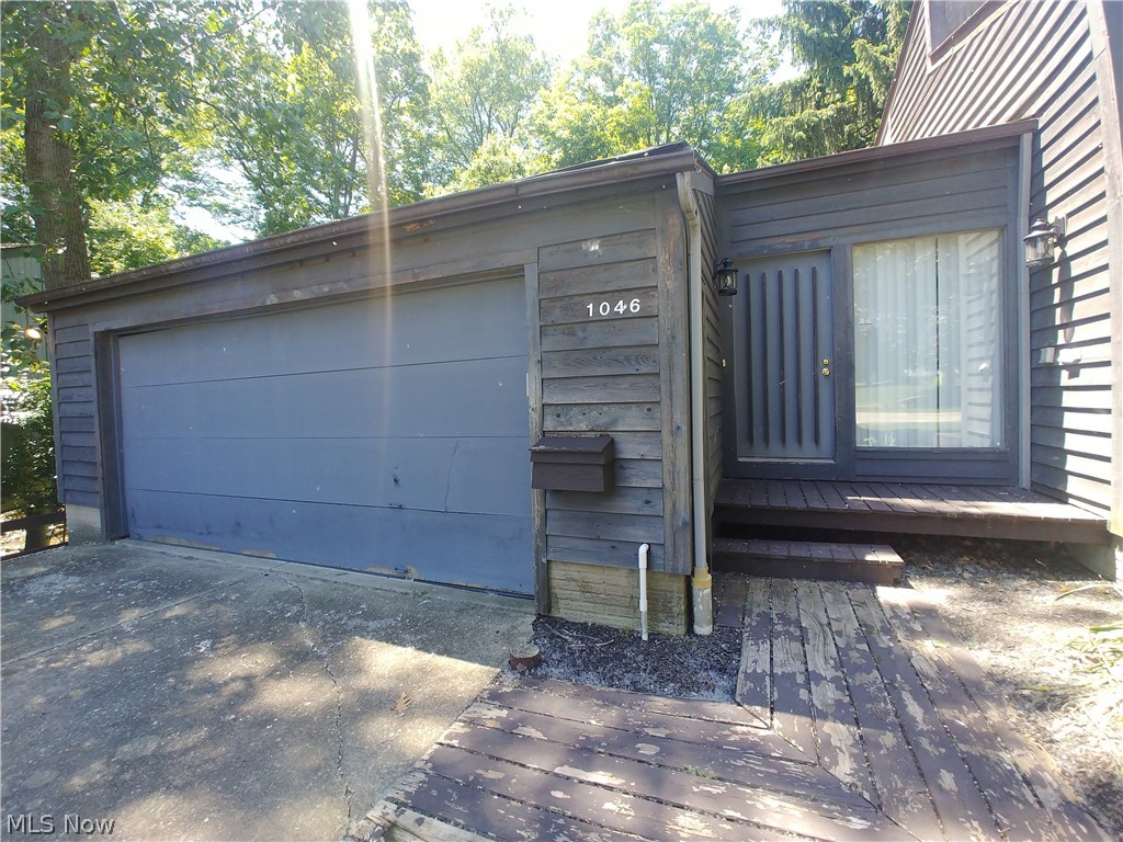 1046 Professor Road Cleveland, OH 44124 - Photo 2 of 31