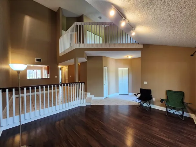 a view of entryway wih a hall