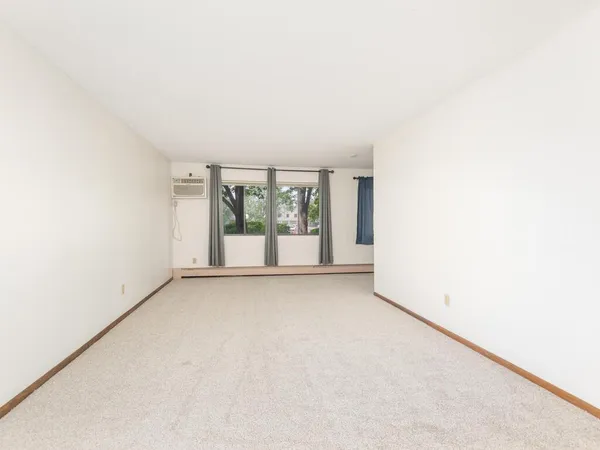 $1,290 | 4101 Parklawn Avenue, Unit 130, Edina, MN 55435