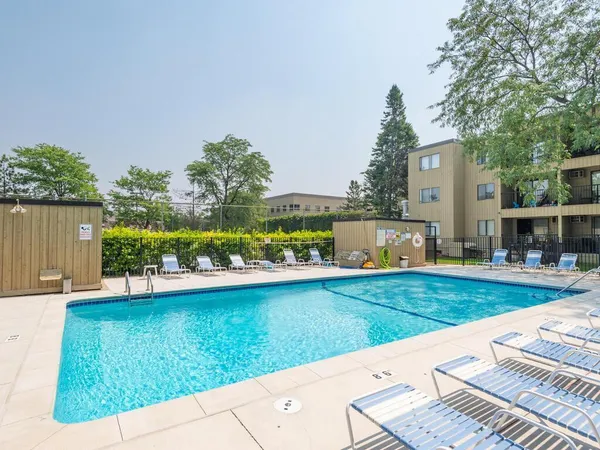 $1,290 | 4101 Parklawn Avenue, Unit 130, Edina, MN 55435