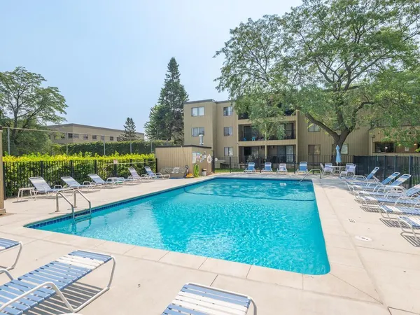 $1,290 | 4101 Parklawn Avenue, Unit 130, Edina, MN 55435