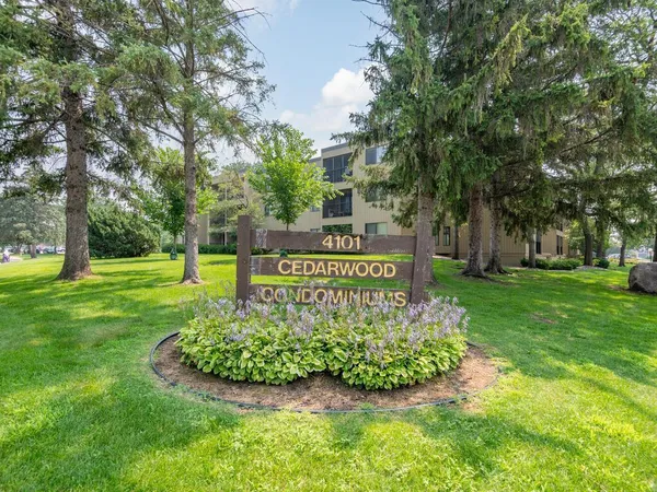 $1,290 | 4101 Parklawn Avenue, Unit 130, Edina, MN 55435