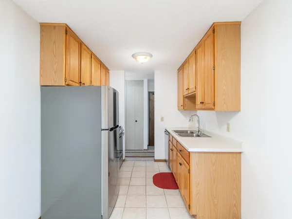 $1,290 | 4101 Parklawn Avenue, Unit 130, Edina, MN 55435