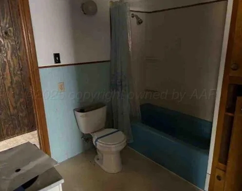 a view of livingroom with yard