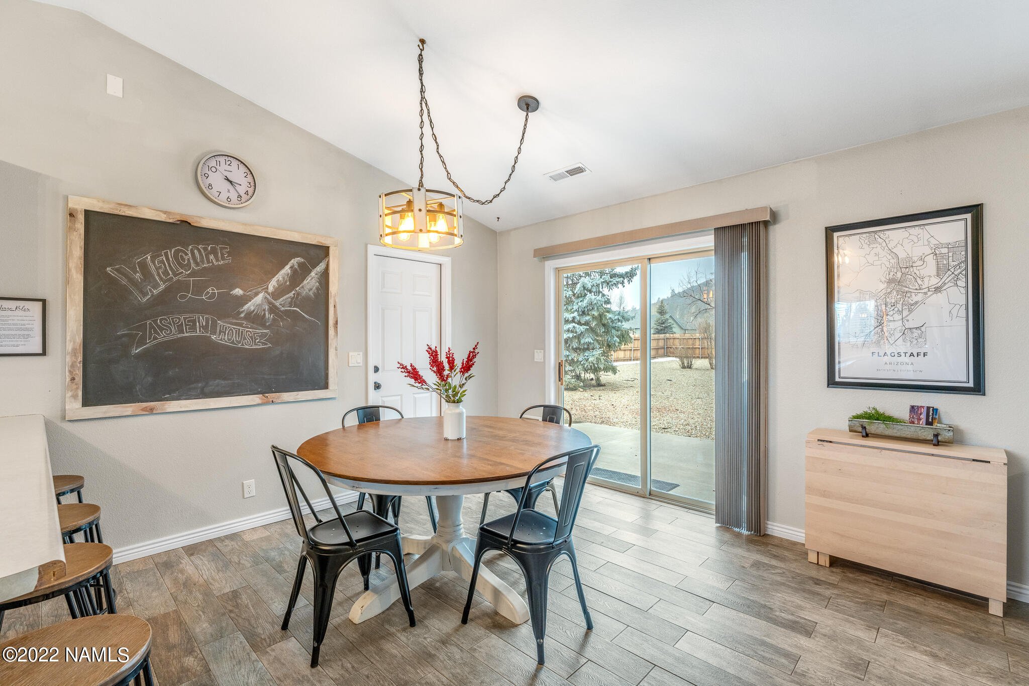 9732 Pioneer Valley Road Flagstaff, AZ 86004 - Photo 4 of 22 Dining