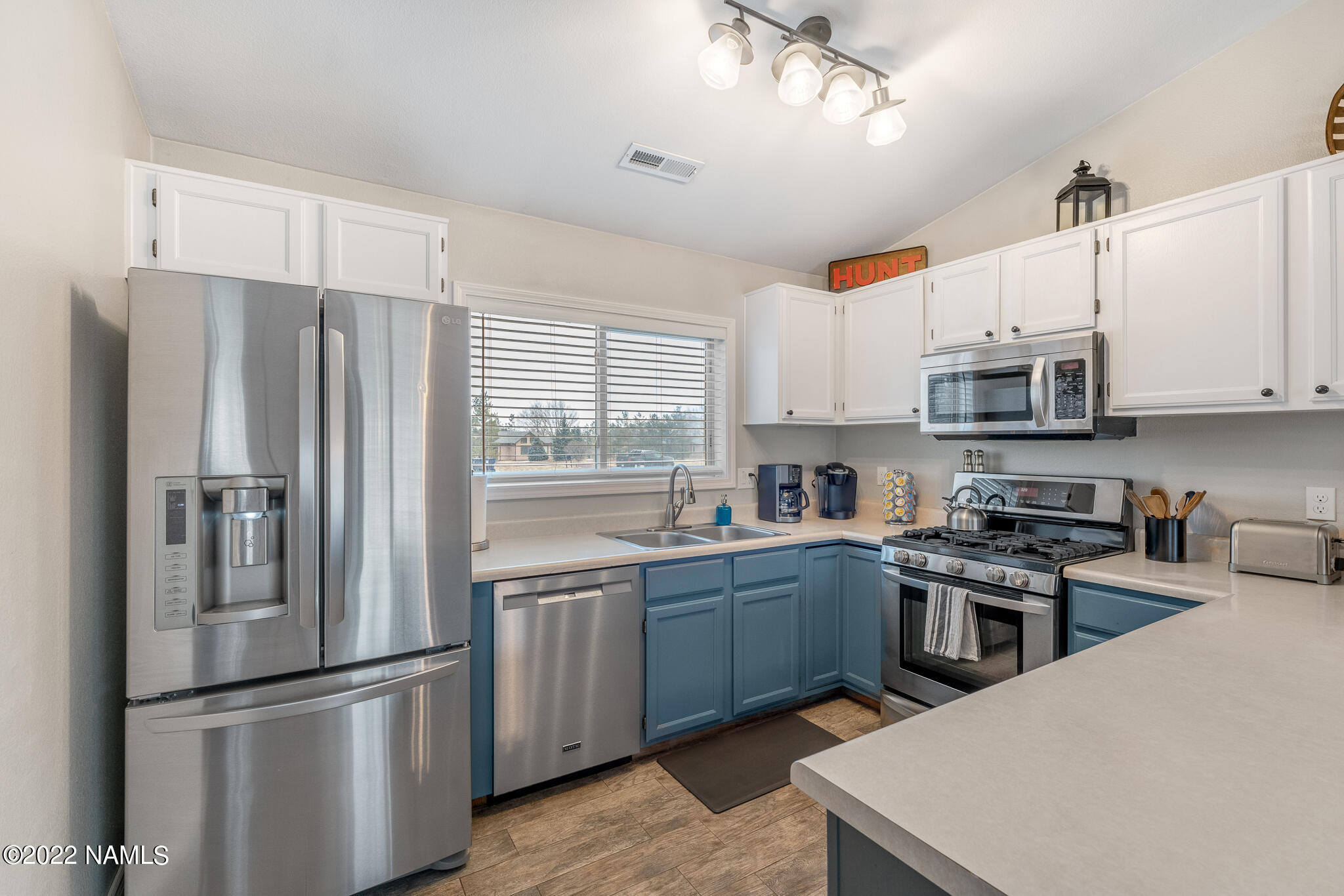 9732 Pioneer Valley Road Flagstaff, AZ 86004 - Photo 6 of 22 Kitchen