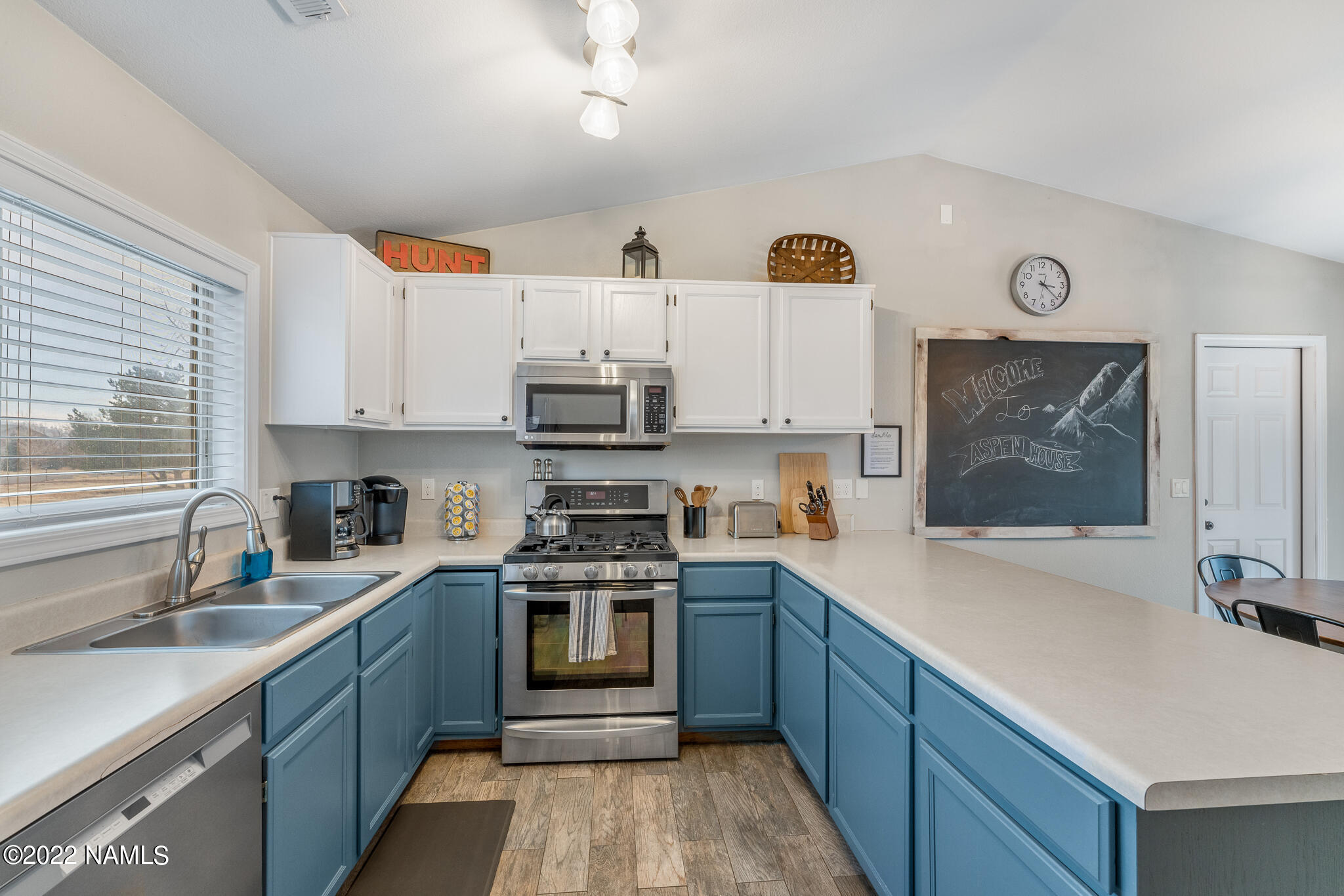 9732 Pioneer Valley Road Flagstaff, AZ 86004 - Photo 7 of 22 Kitchen