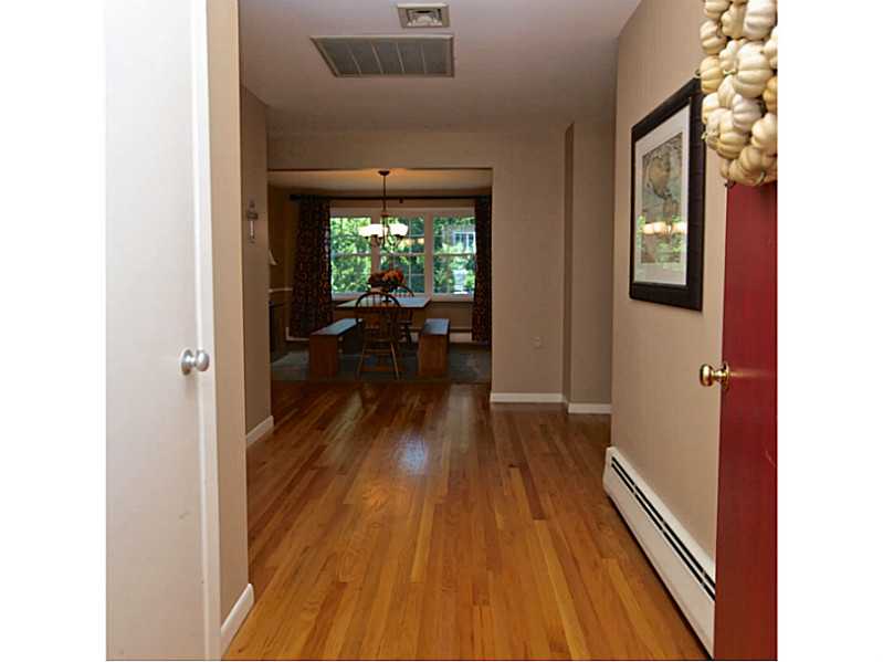 233 Deerfield Road Cranston, RI 02920 - Photo 3 of 21 Entry.