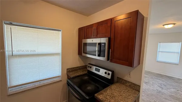 $2,200 | 17193 Northeast 18th Avenue, Unit 2, North Miami Beach, FL 33162