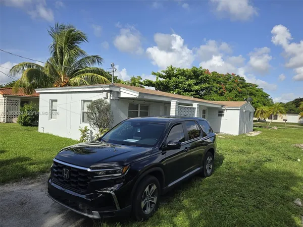 a view of a house with a back yard