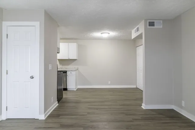 $1,099 | 131 Kingsridge Drive, Unit 31, La Vergne, TN 37086