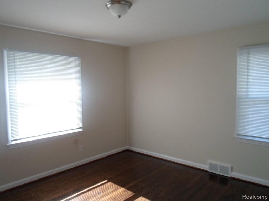 2095 Yorkshire Road Birmingham, MI 48009 - Photo 6 of 10 Bedroom1.JPG